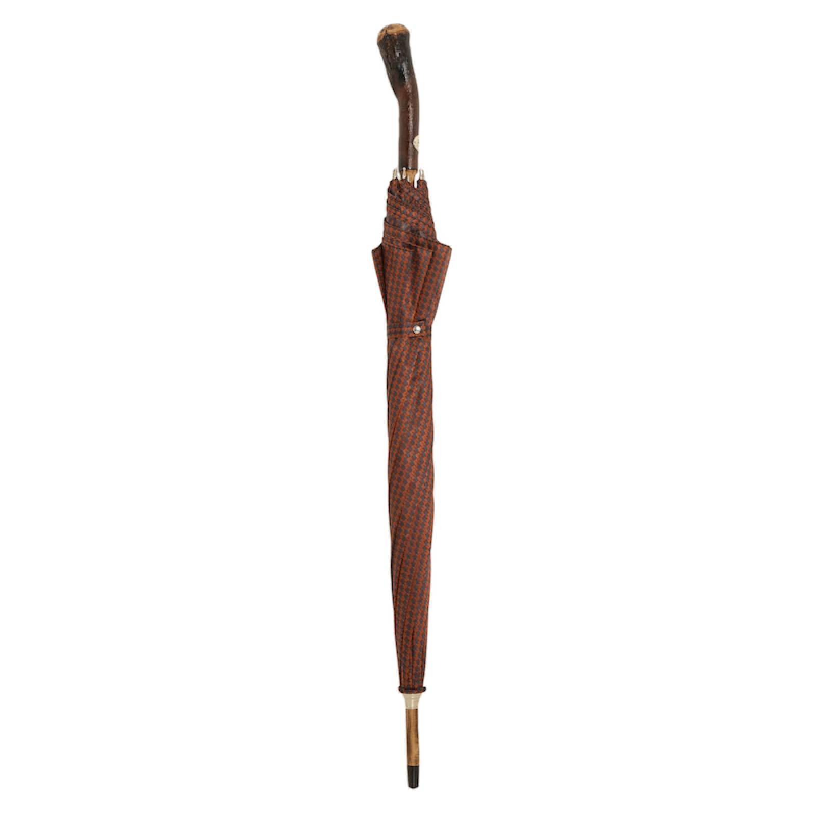 Elegant Umbrella with Straight Continuous Chestnut Stick and Knob End