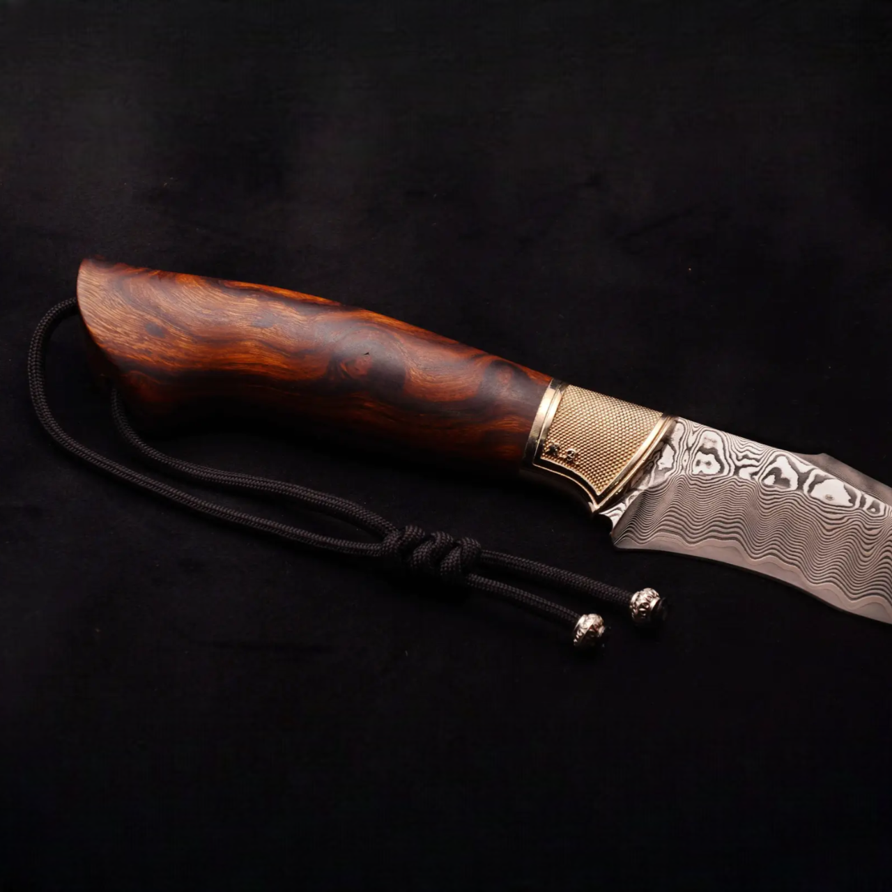 Wooden Damascus steel knivesLimited edition hunting knives