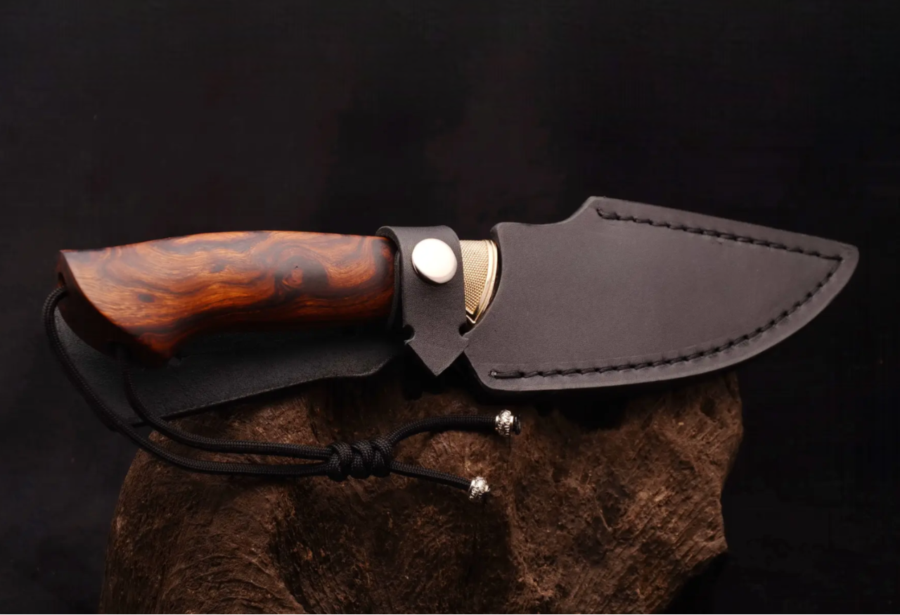 Cool Damascus steel knivesProfessional hunting knives