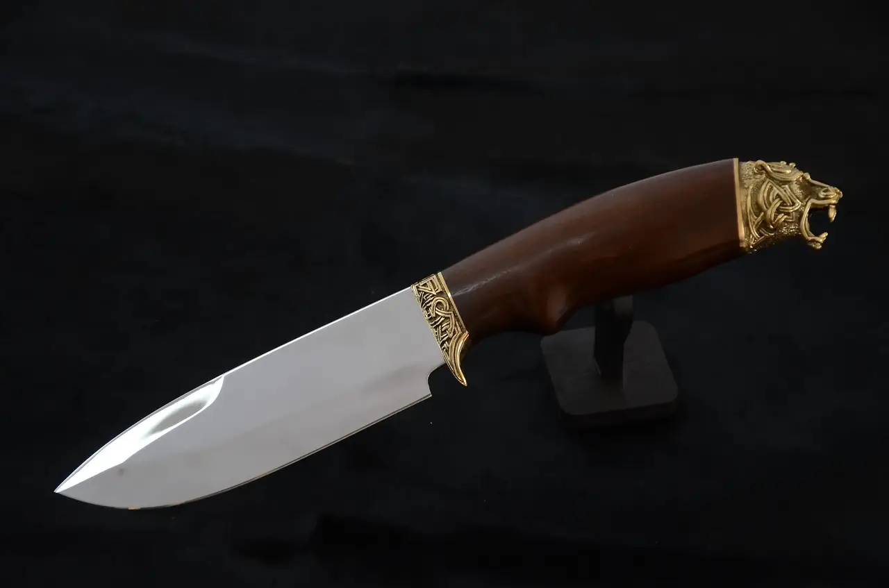 Exclusive hunting knife dealers