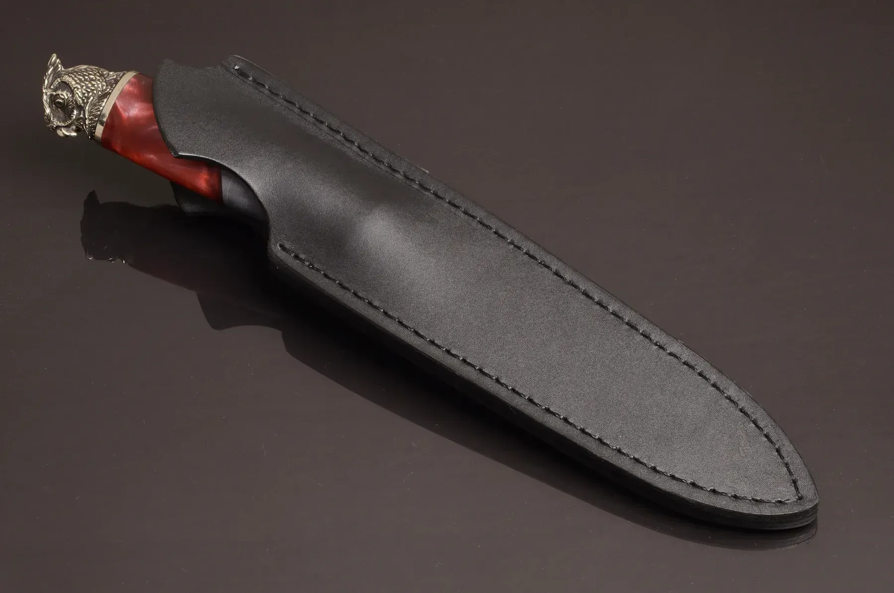 Exclusive Knife with Hybrid Handle and Leather Sheath