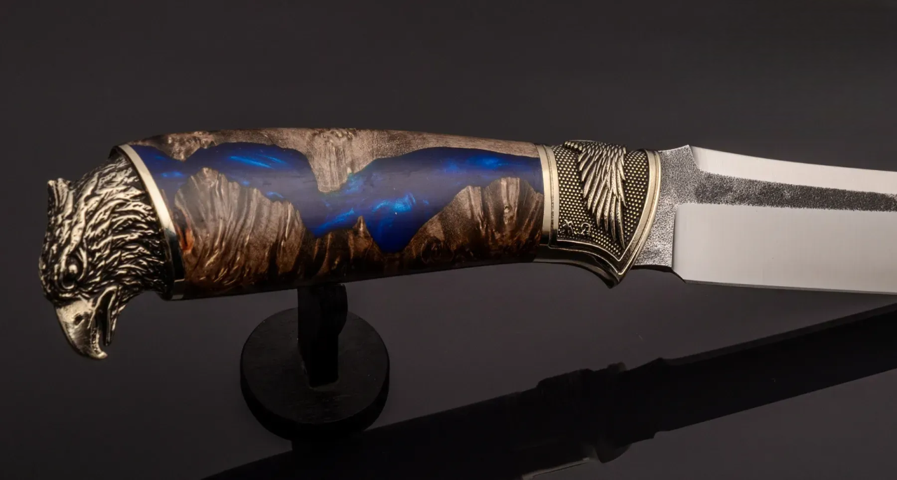 Eagle Knife Collectible Handcrafted from N690 Steel with Unique Casting