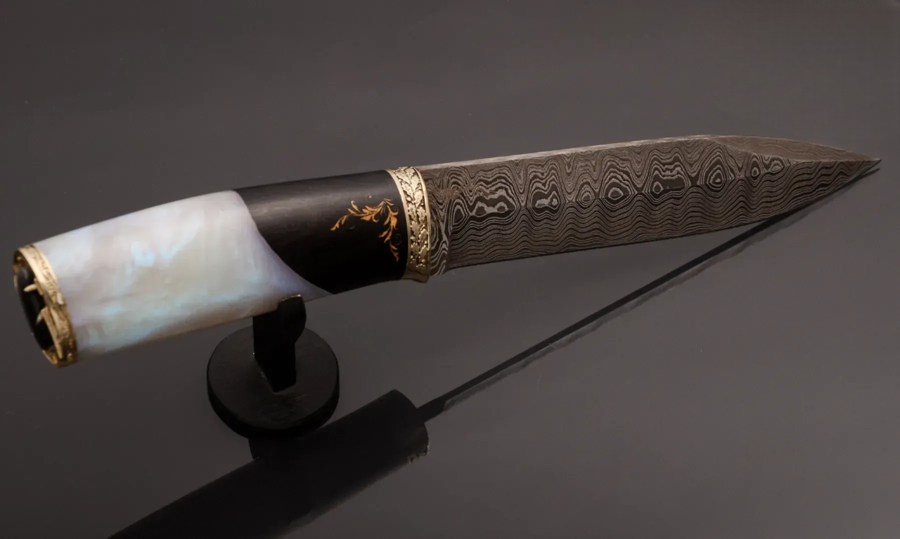 Handmade Damascus Steel Knife with Cat’s Eye Inlay