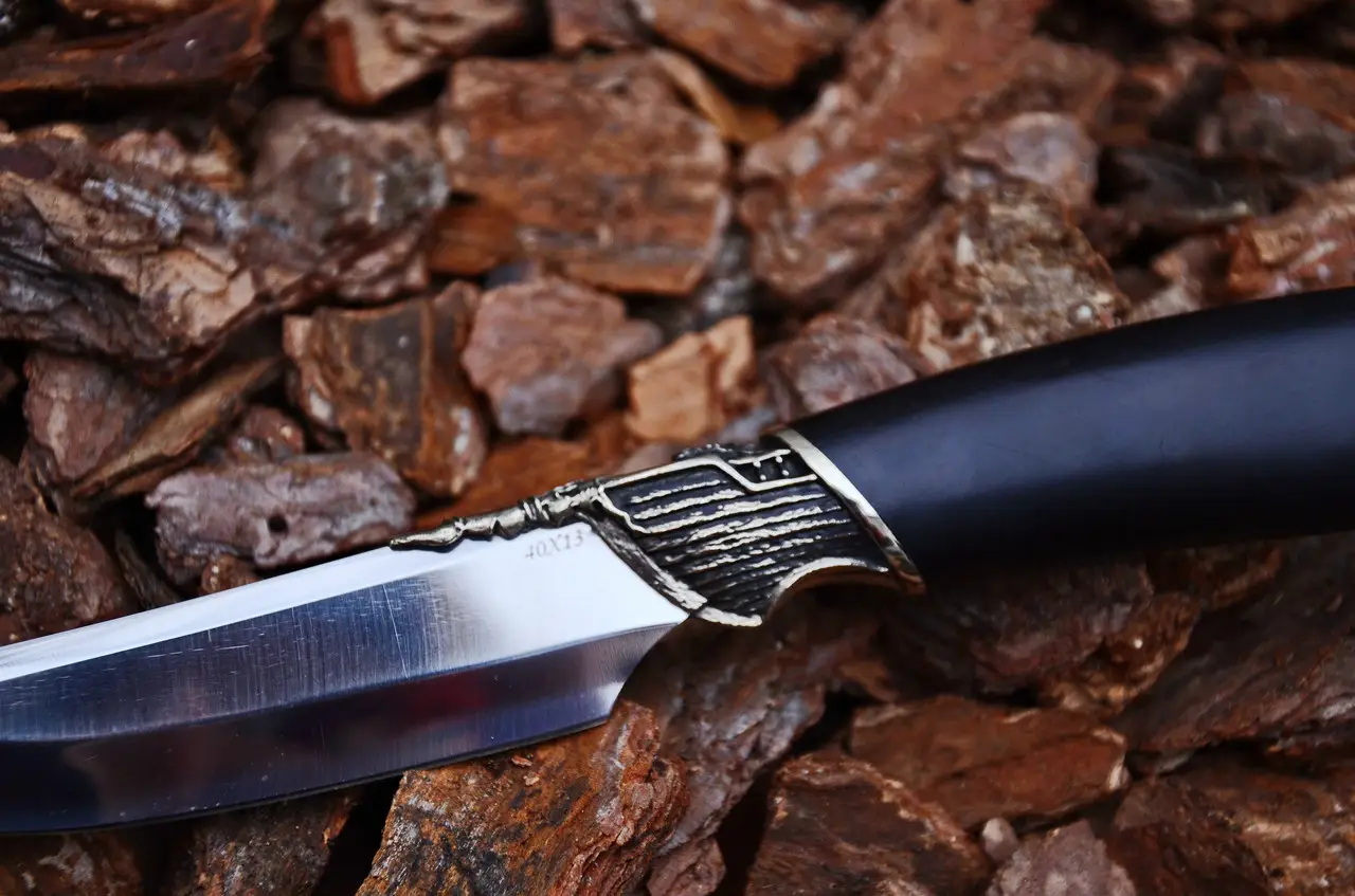 Artisan hunting knife makers