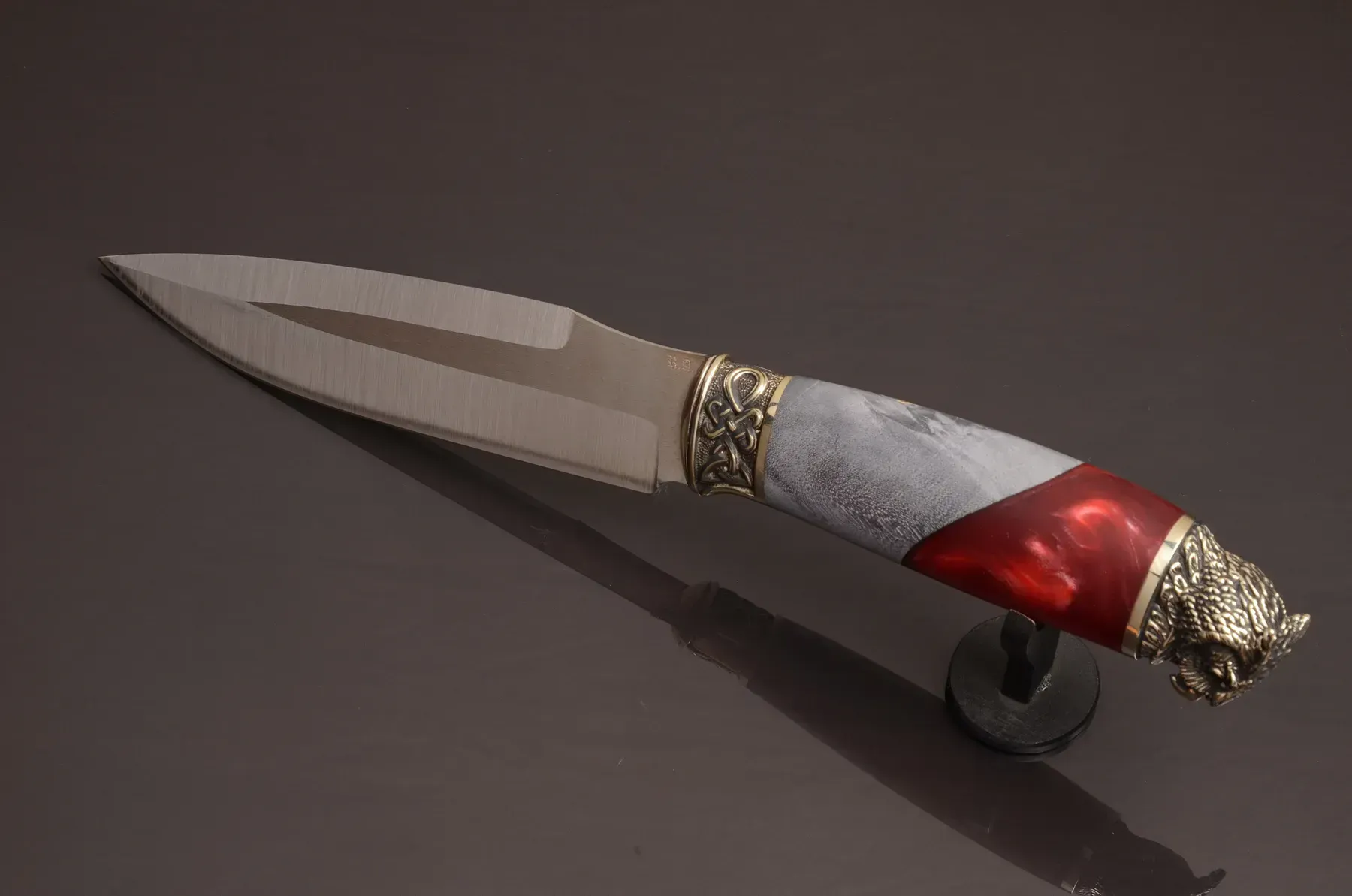 Exclusive Knife with Hybrid Handle and Leather Sheath