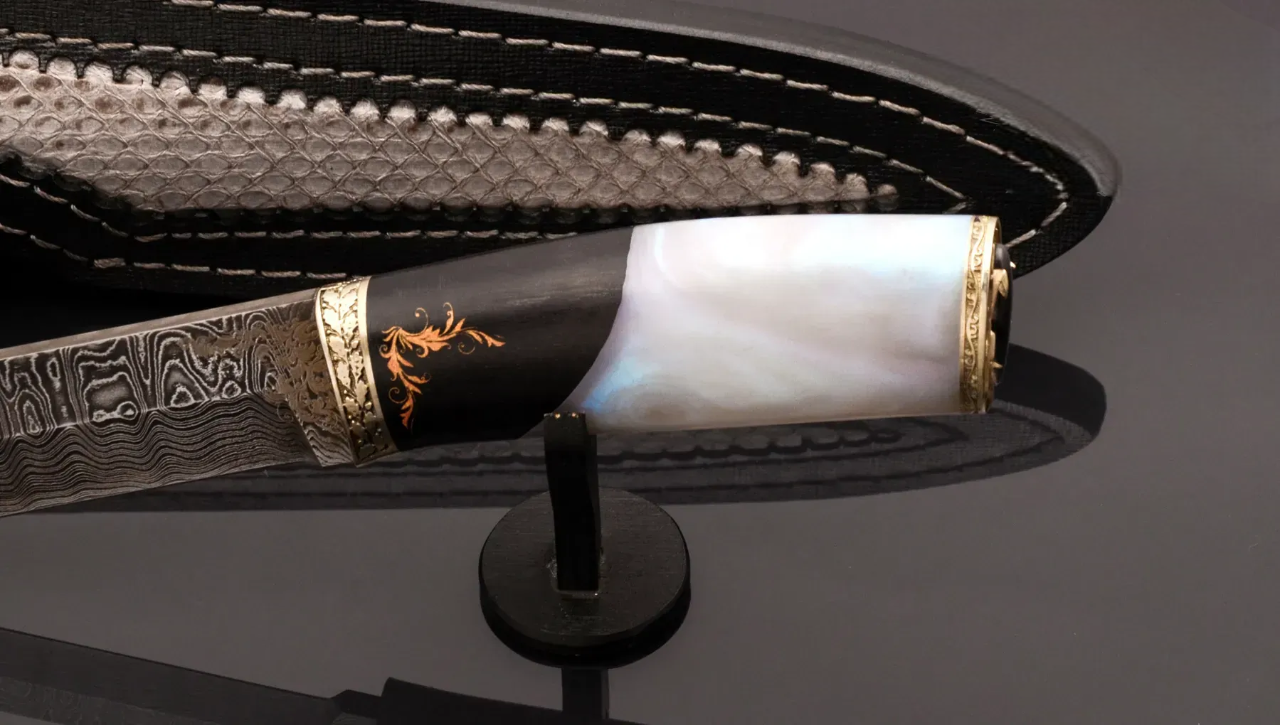 Handmade Damascus Steel Knife with Cat’s Eye Inlay