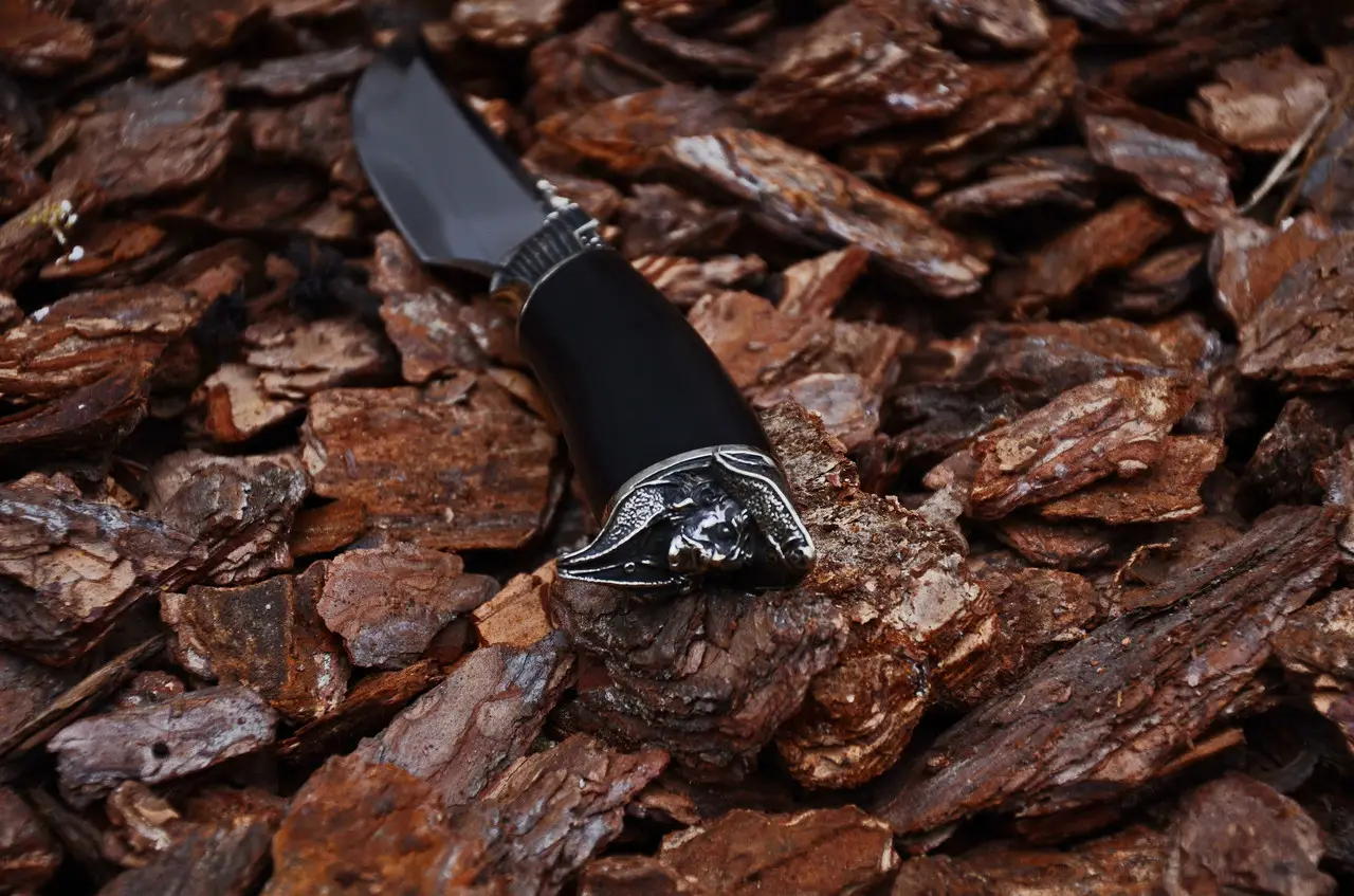 Tactical hunting knives