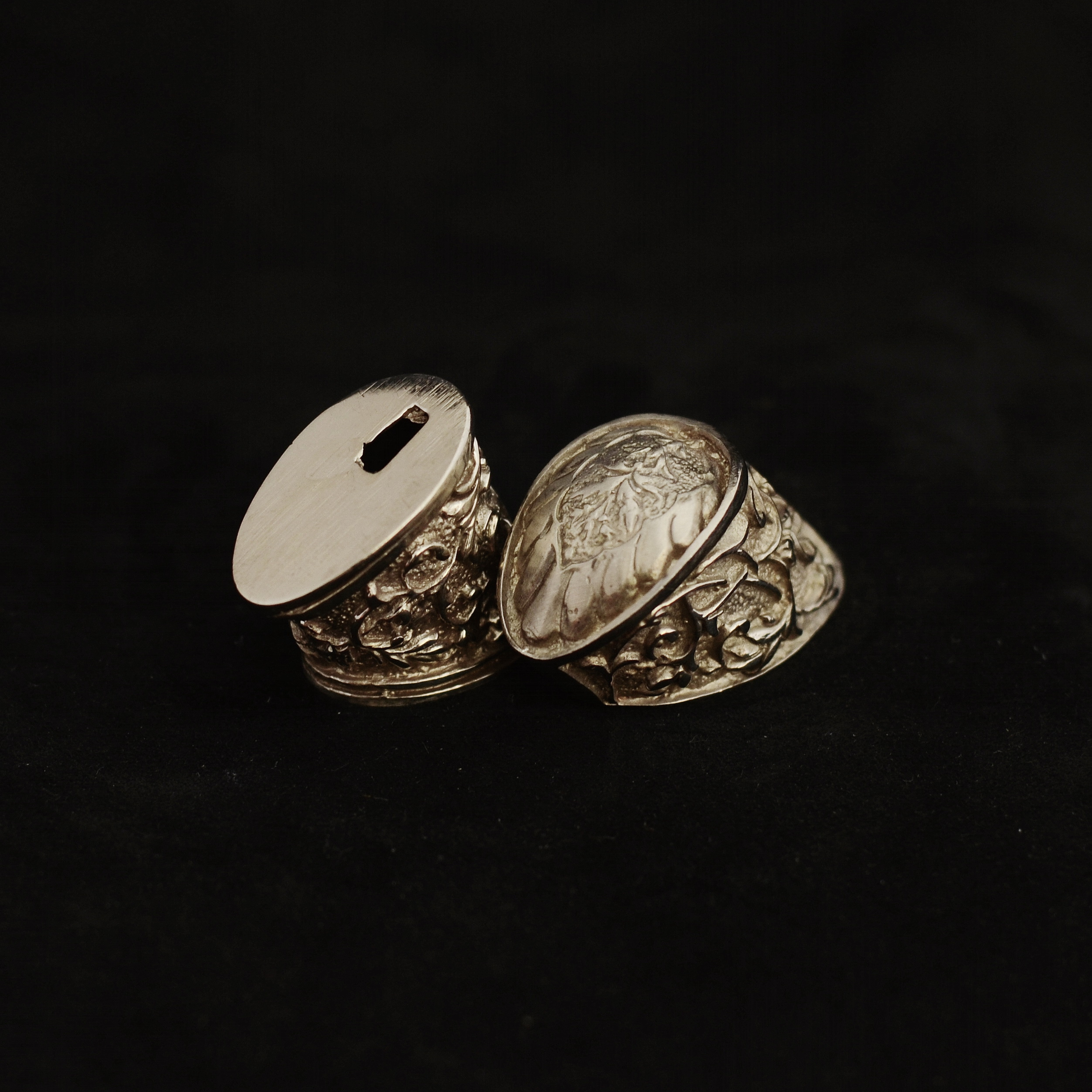 Knife Guards Bolsters Pommel