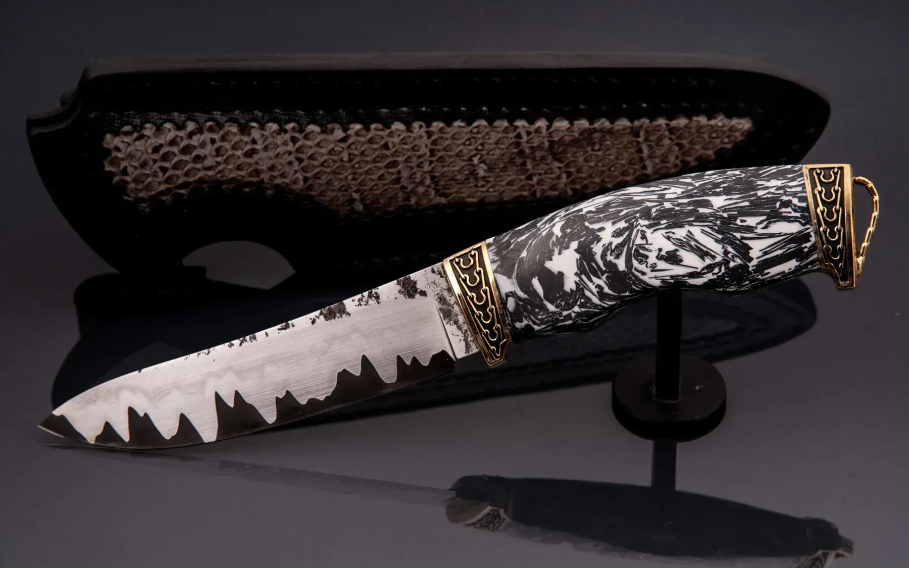 Chopped carbon handle knife design