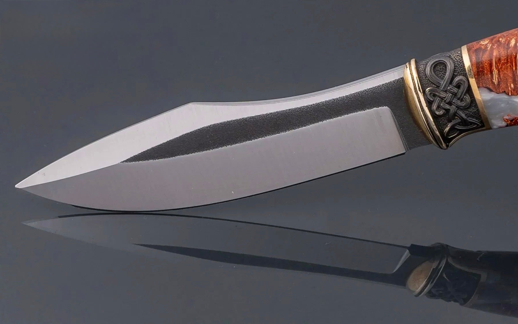 Loyal companion tribute art object