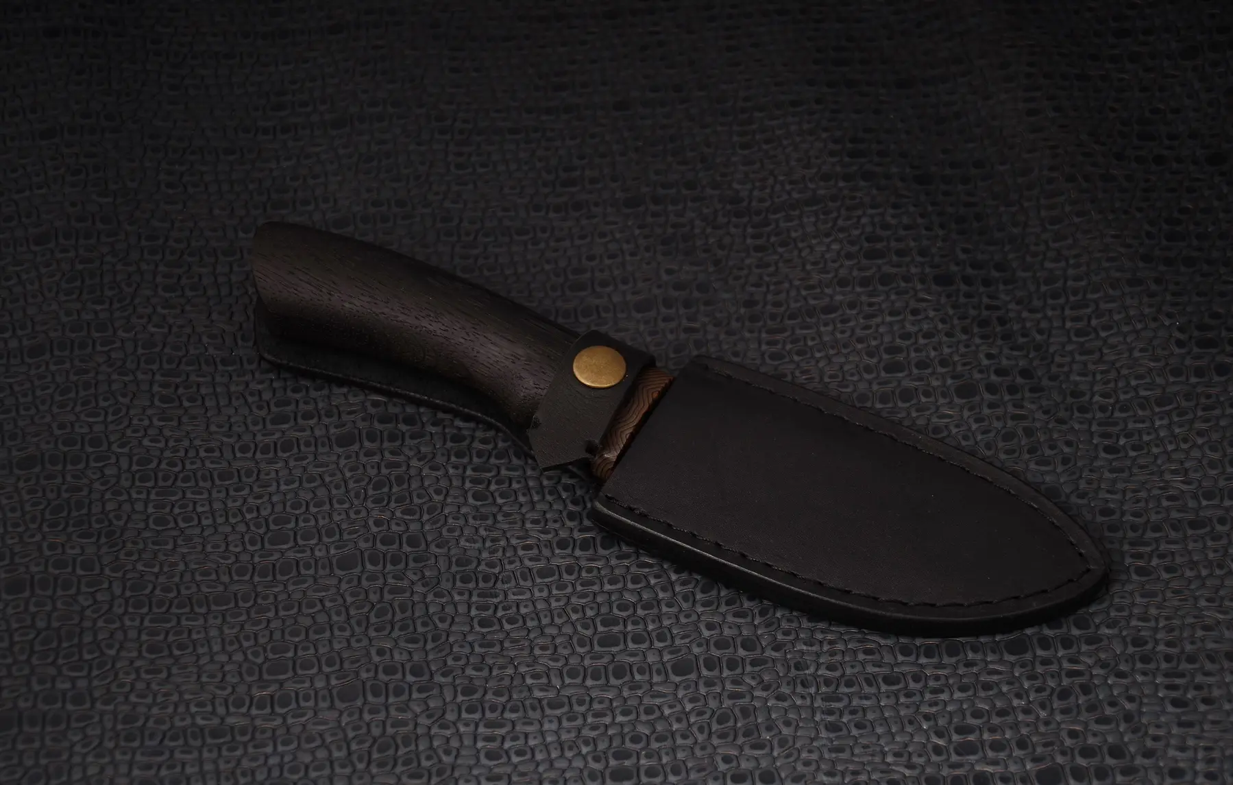 Handcrafted hunting knives
