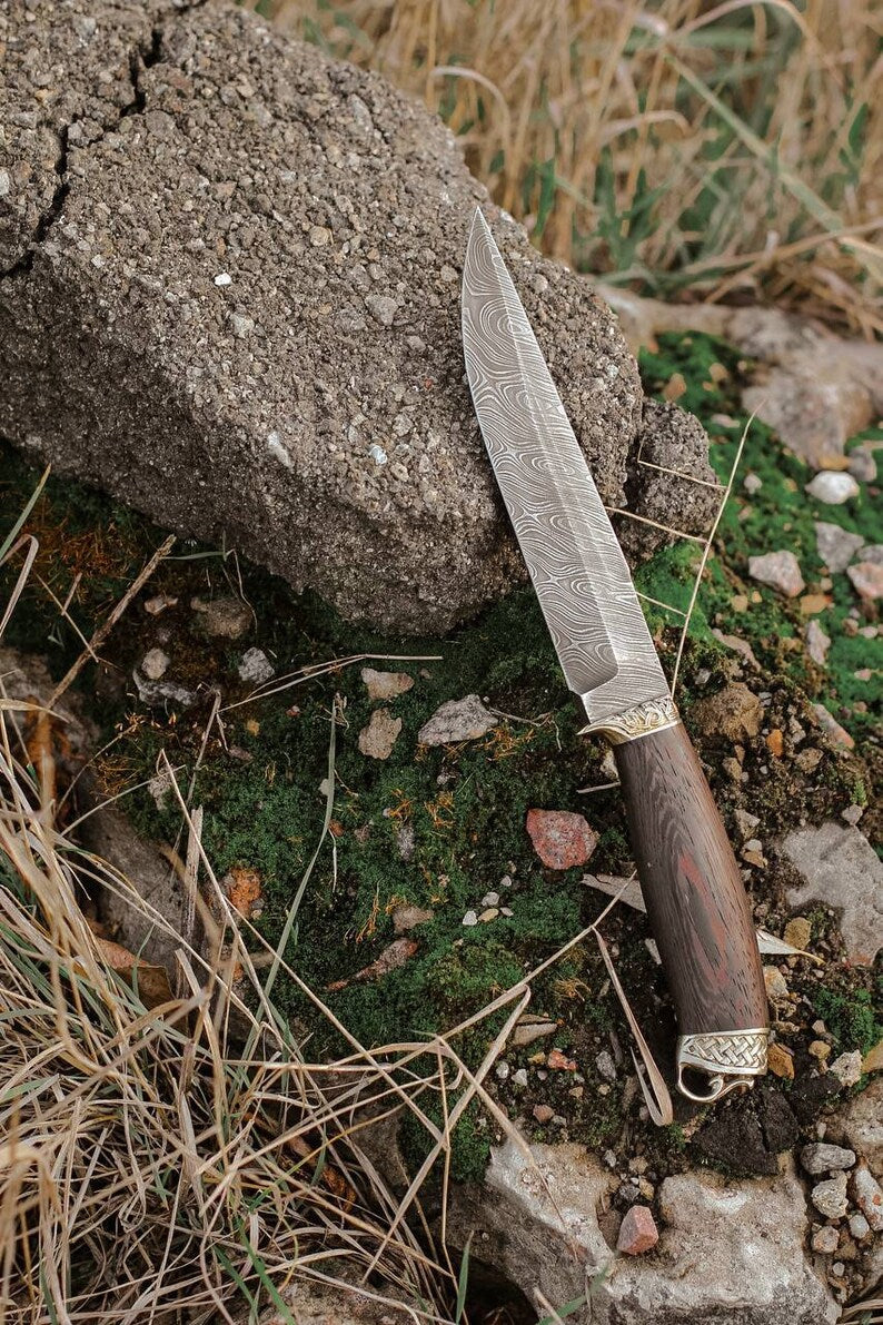 Professional hunting knives