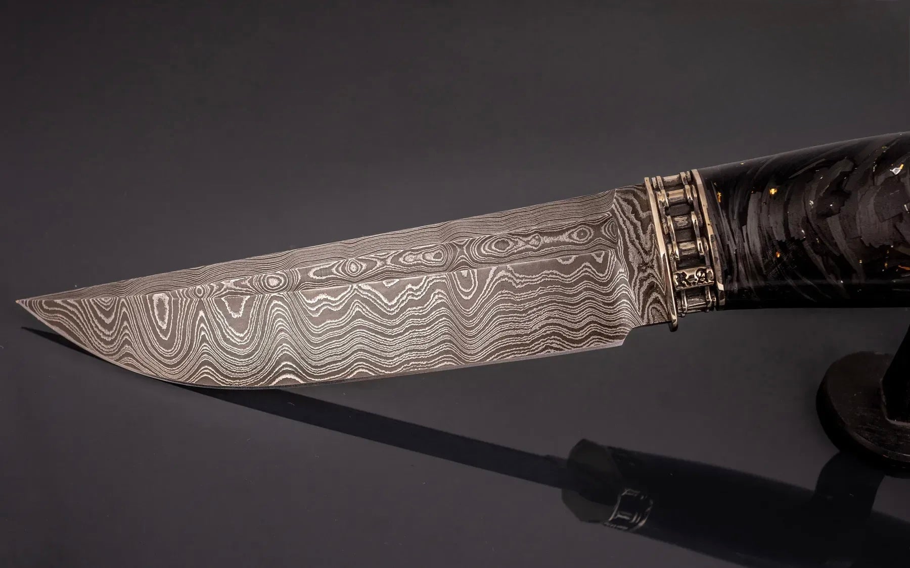 luxury handmade knife with skull design handle