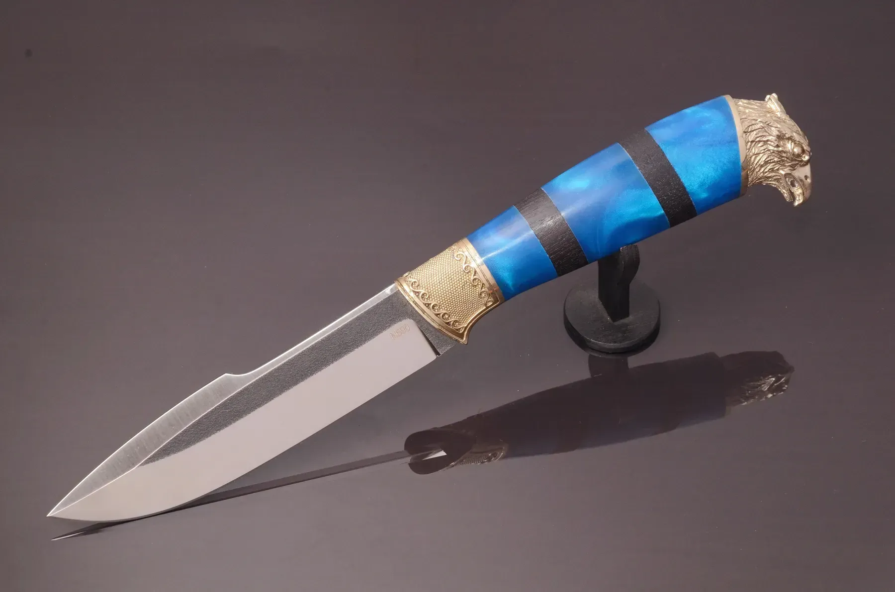 Luxury Handmade Knife – N690 Steel Blade with Hornbeam & Acrylic Handle