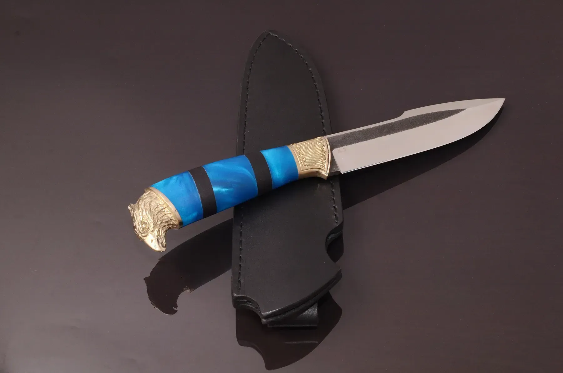 Luxury Handmade Knife – N690 Steel Blade with Hornbeam & Acrylic Handle