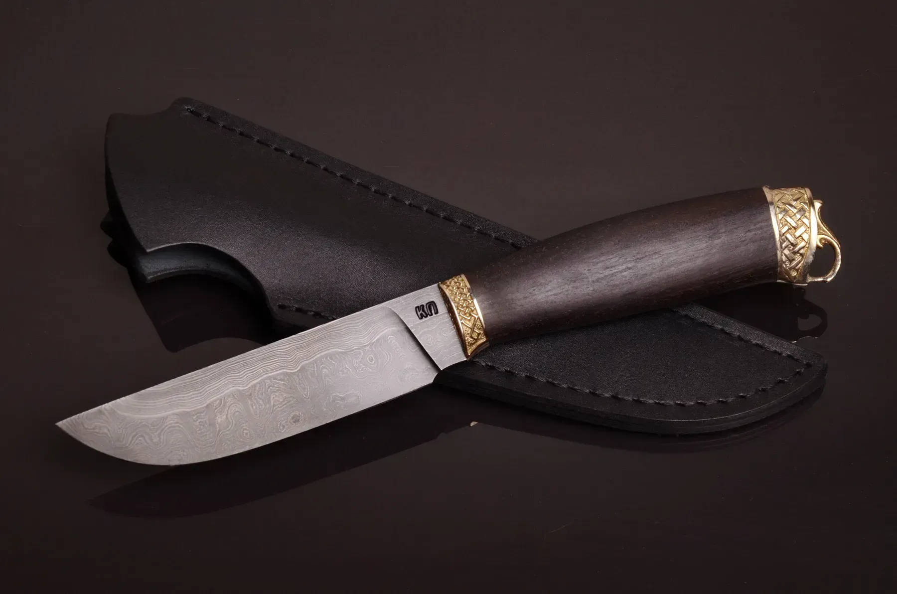 Classic Style Handmade Damascus Steel Knife with Oak Handle