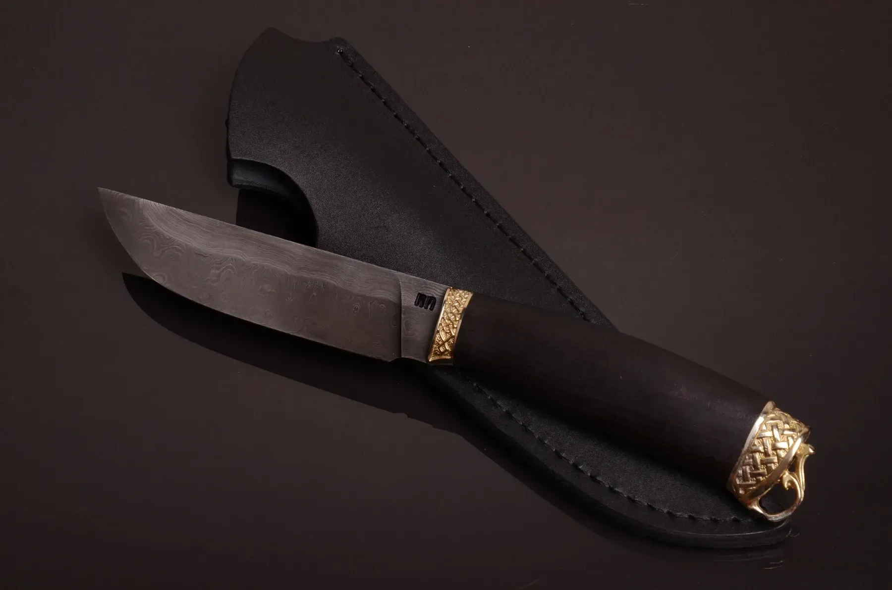 Classic Style Handmade Damascus Steel Knife with Oak Handle