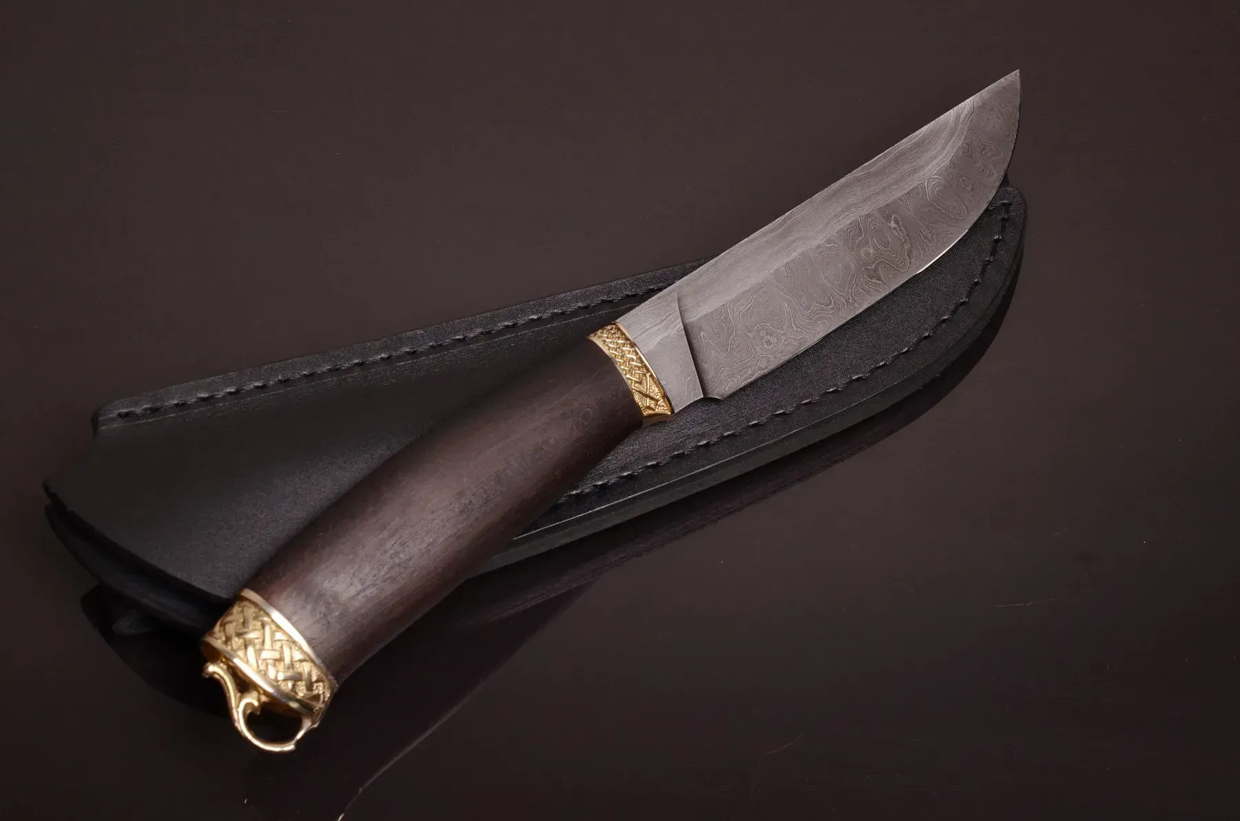 Classic Style Handmade Damascus Steel Knife with Oak Handle