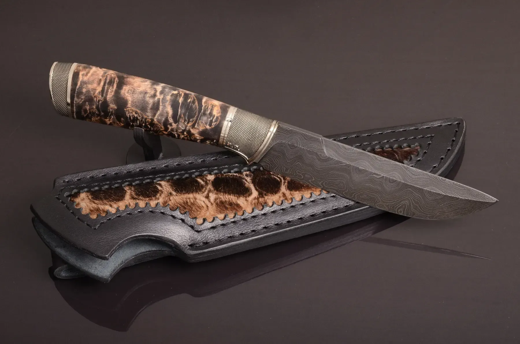 Elegant Hunting Knife with Damascus Steel Blade and Leather Sheath