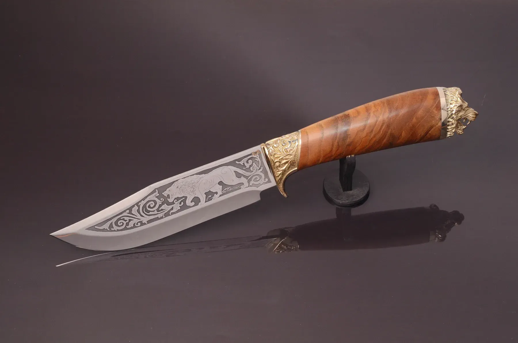 Hunting-Style Knife "Lion" with Walnut Handle and Leather Sheath
