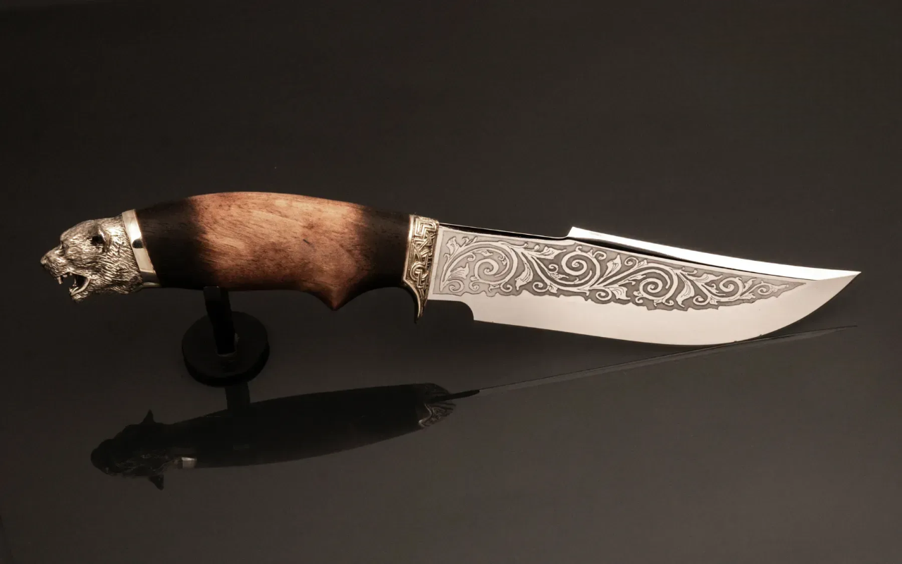 Handmade Collectible Knife with Oak Handle and Leather Sheath