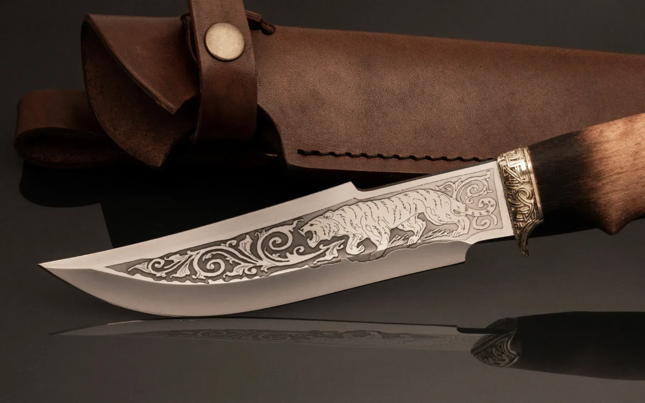 Handmade Collectible Knife with Oak Handle and Leather Sheath