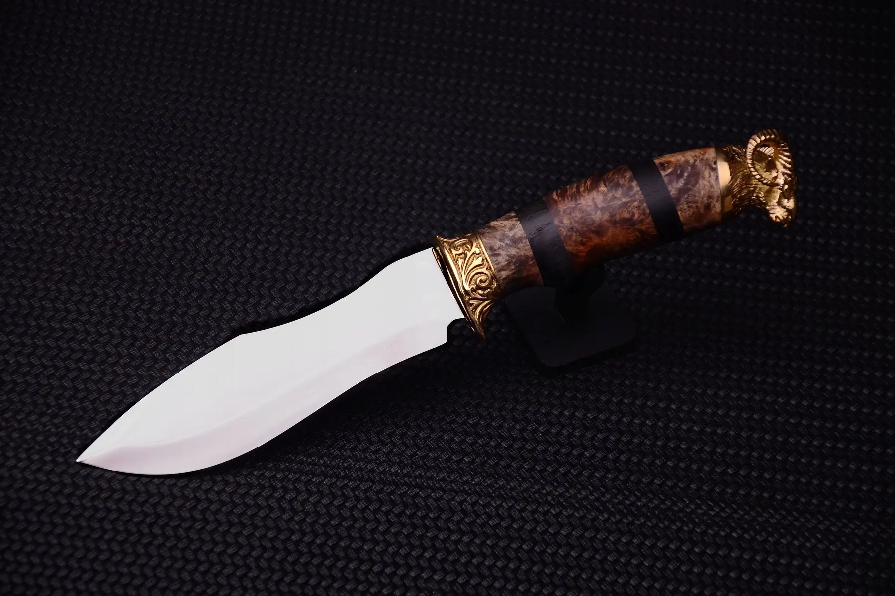 Exclusive folding knives