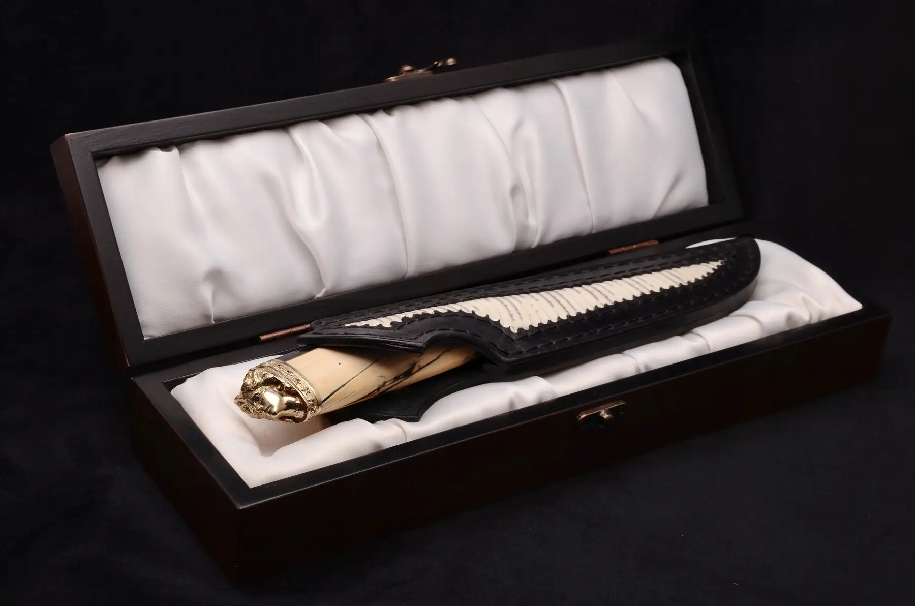 Exclusive tactical knives