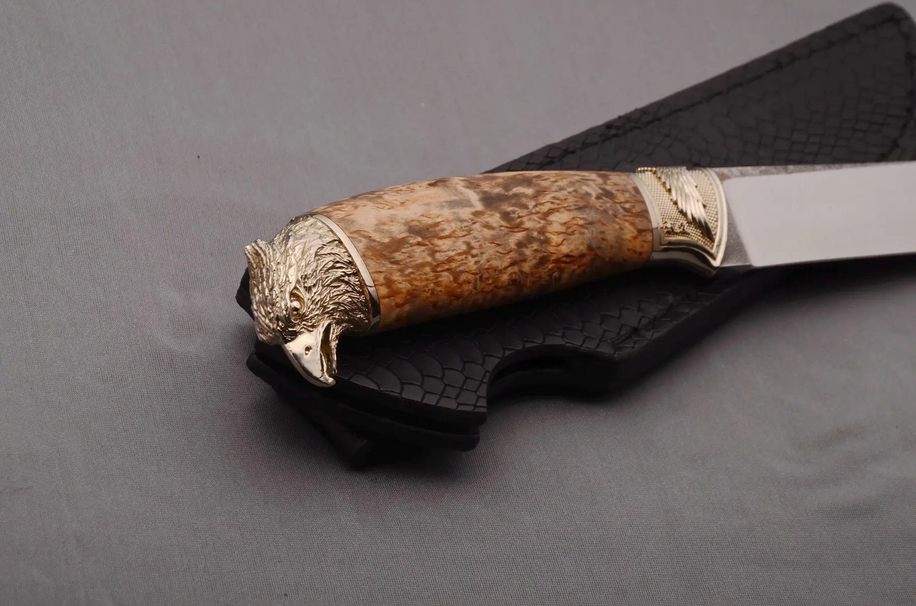Artisan hunting knife makers
