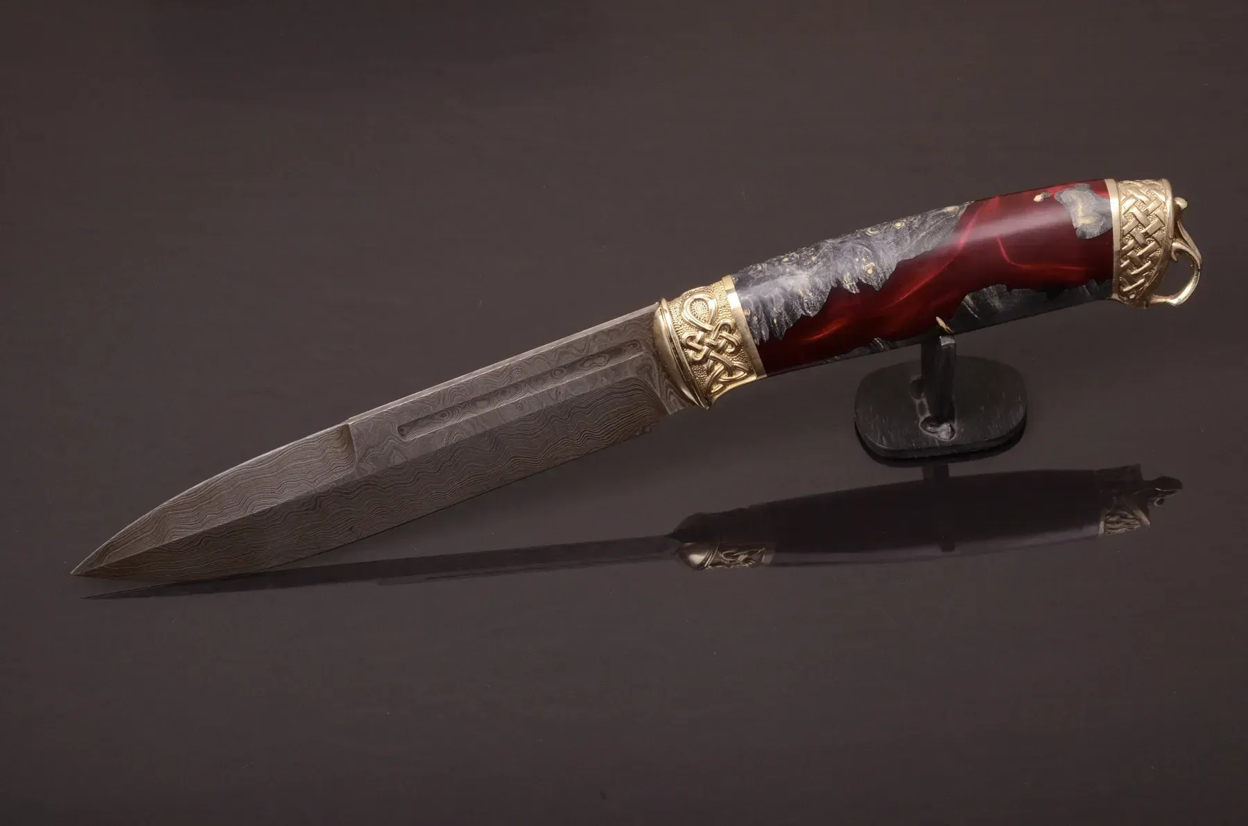 Handmade Classic Knife with Damascus Steel Blade and Hybrid Handle - Elegant Knives