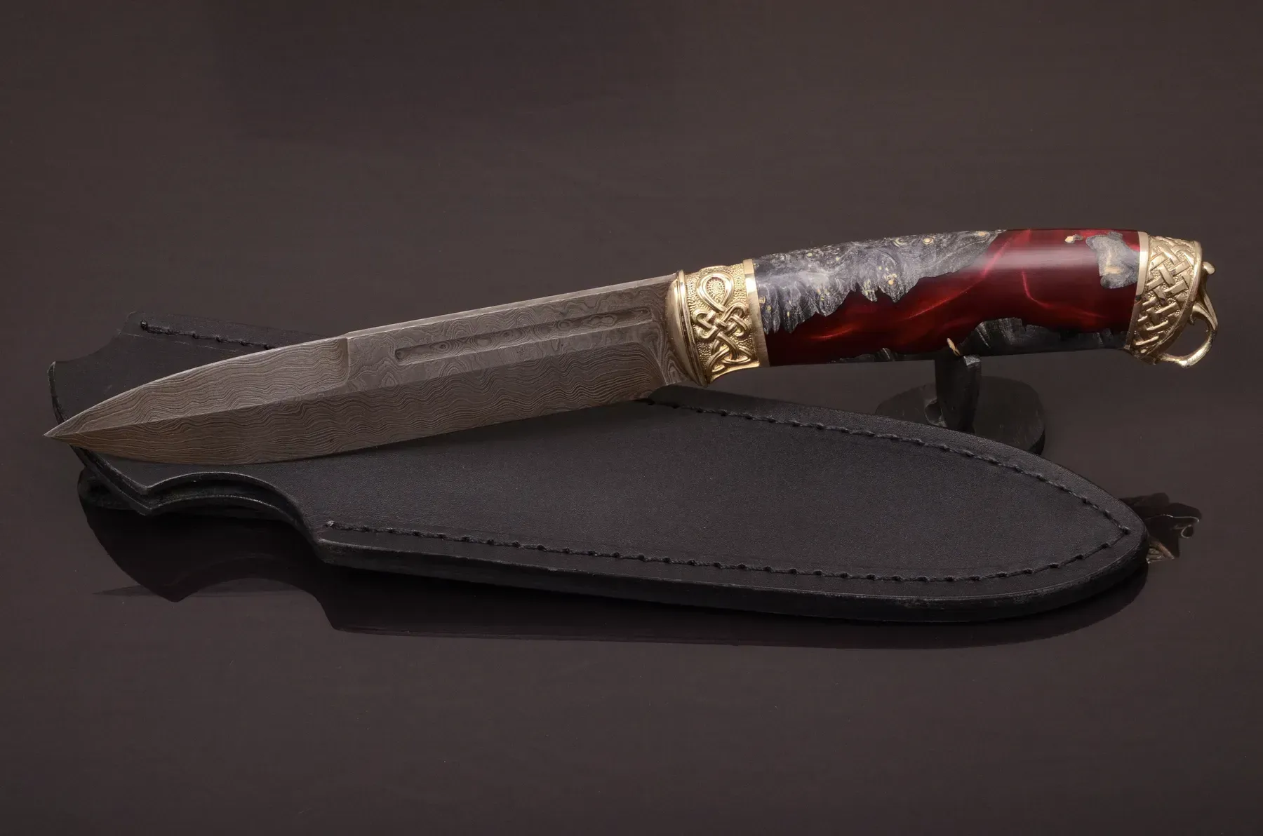 Handmade Classic Knife with Damascus Steel Blade and Hybrid Handle - Elegant Knives