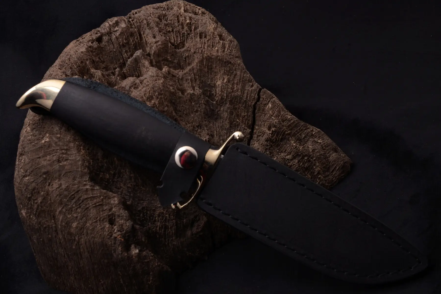 Luxury engraved hunting knives