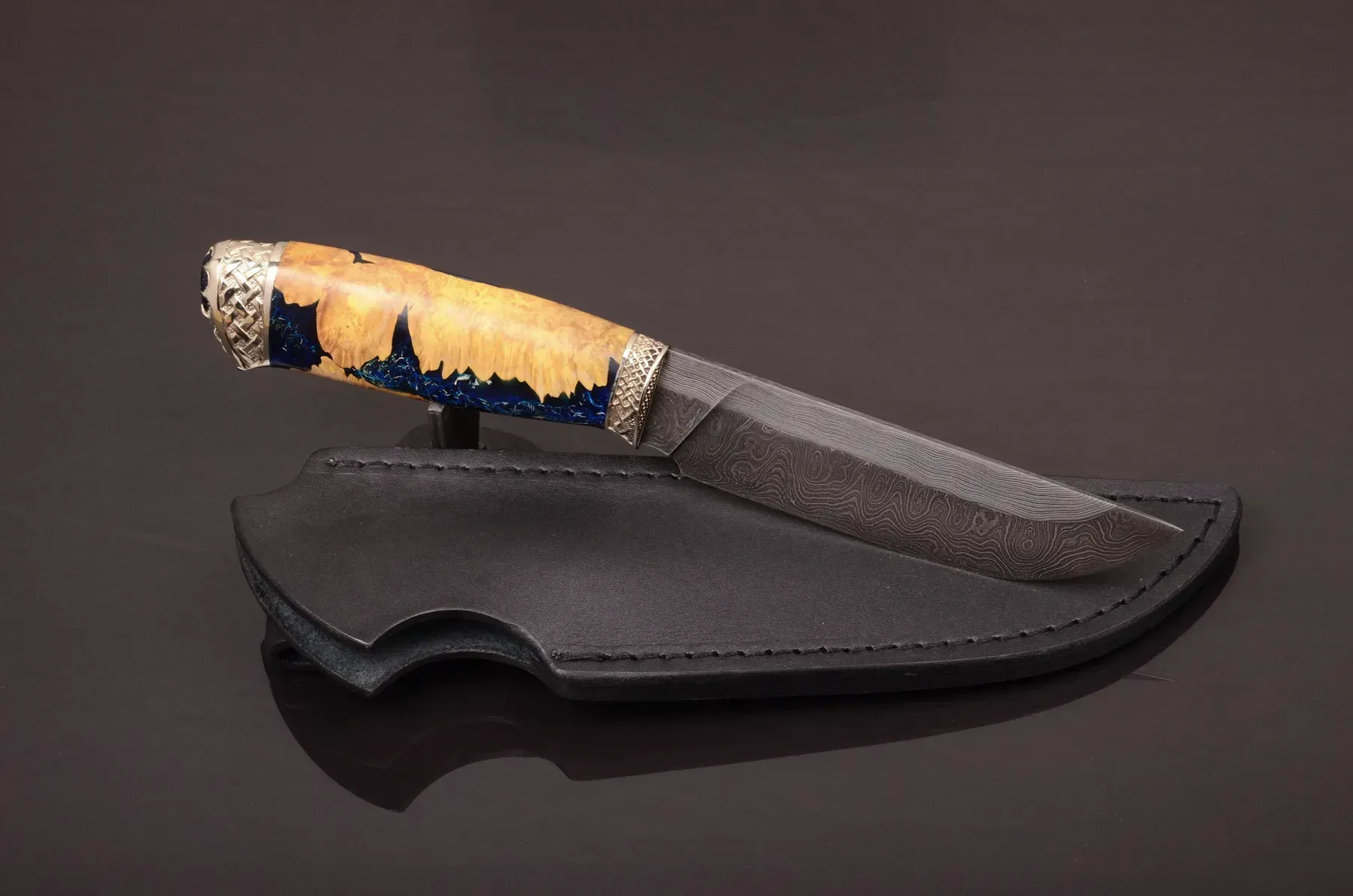 Luxury Handmade Damascus Steel Knife – Hybrid Handle with Natural Stone