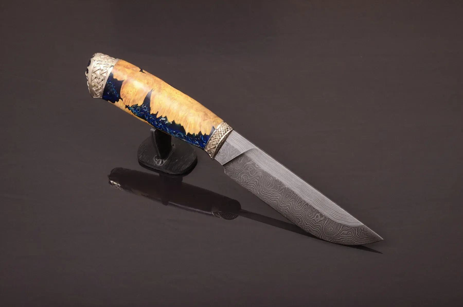 Luxury Handmade Damascus Steel Knife – Hybrid Handle with Natural Stone