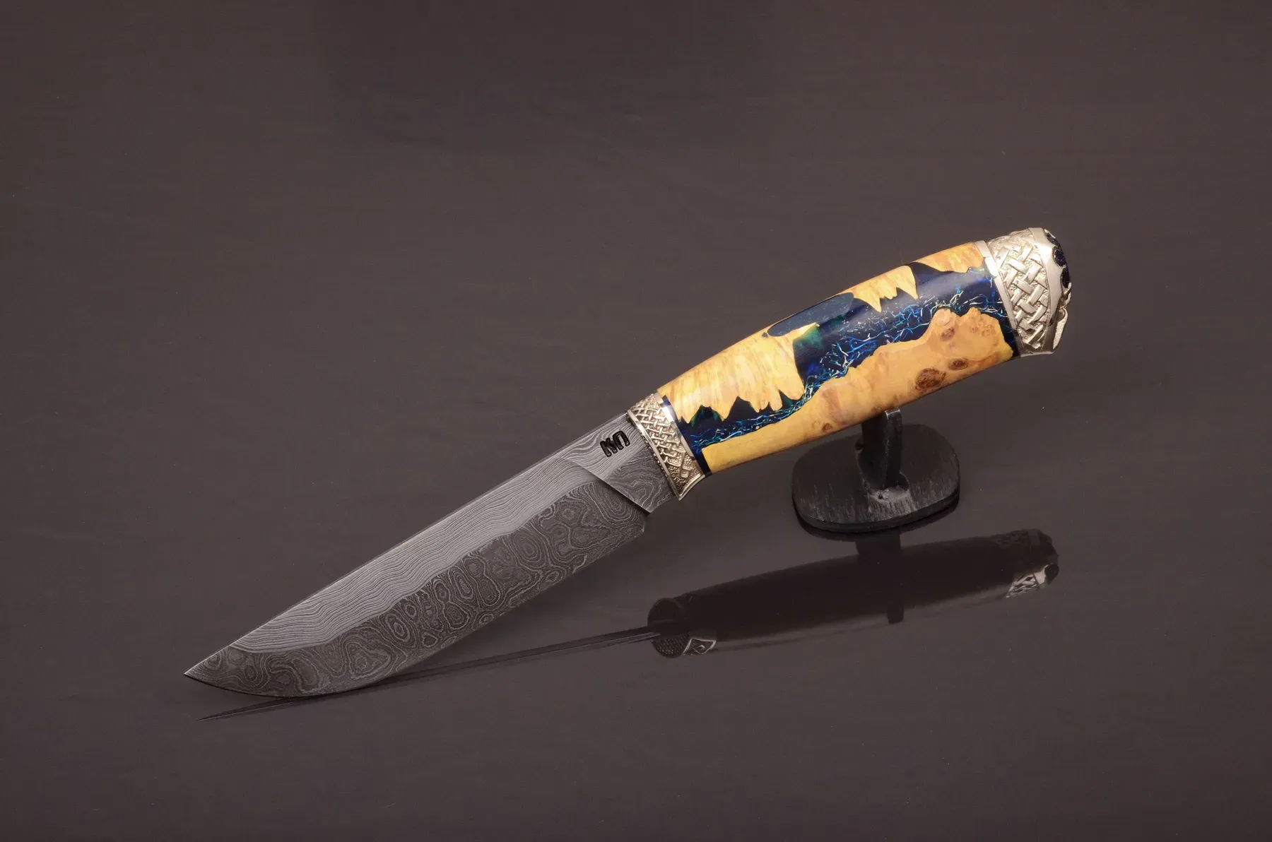 Luxury Handmade Damascus Steel Knife – Hybrid Handle with Natural Stone