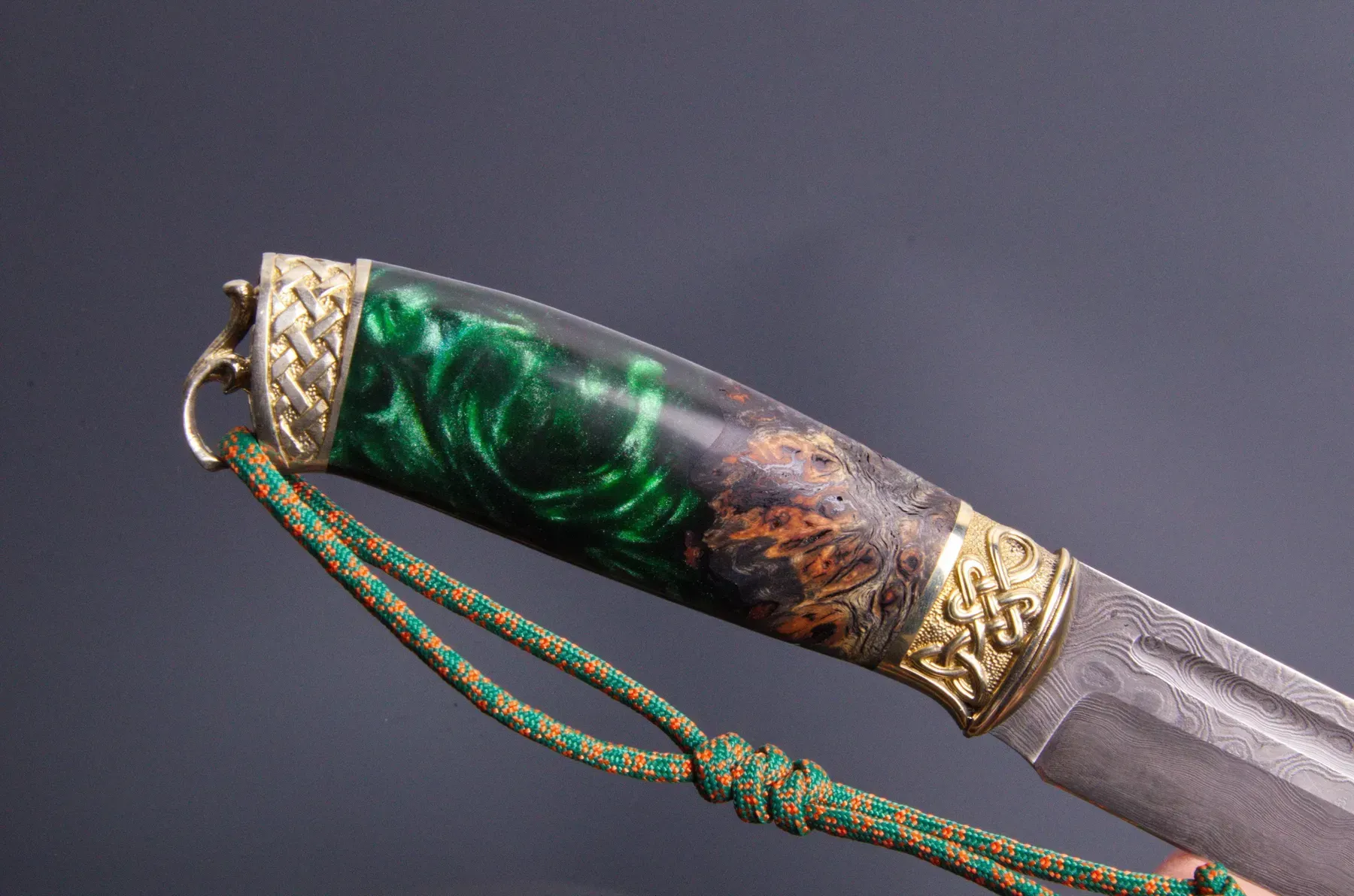 Classic Damascus Steel Knife with Hybrid Handle and Leather Sheath