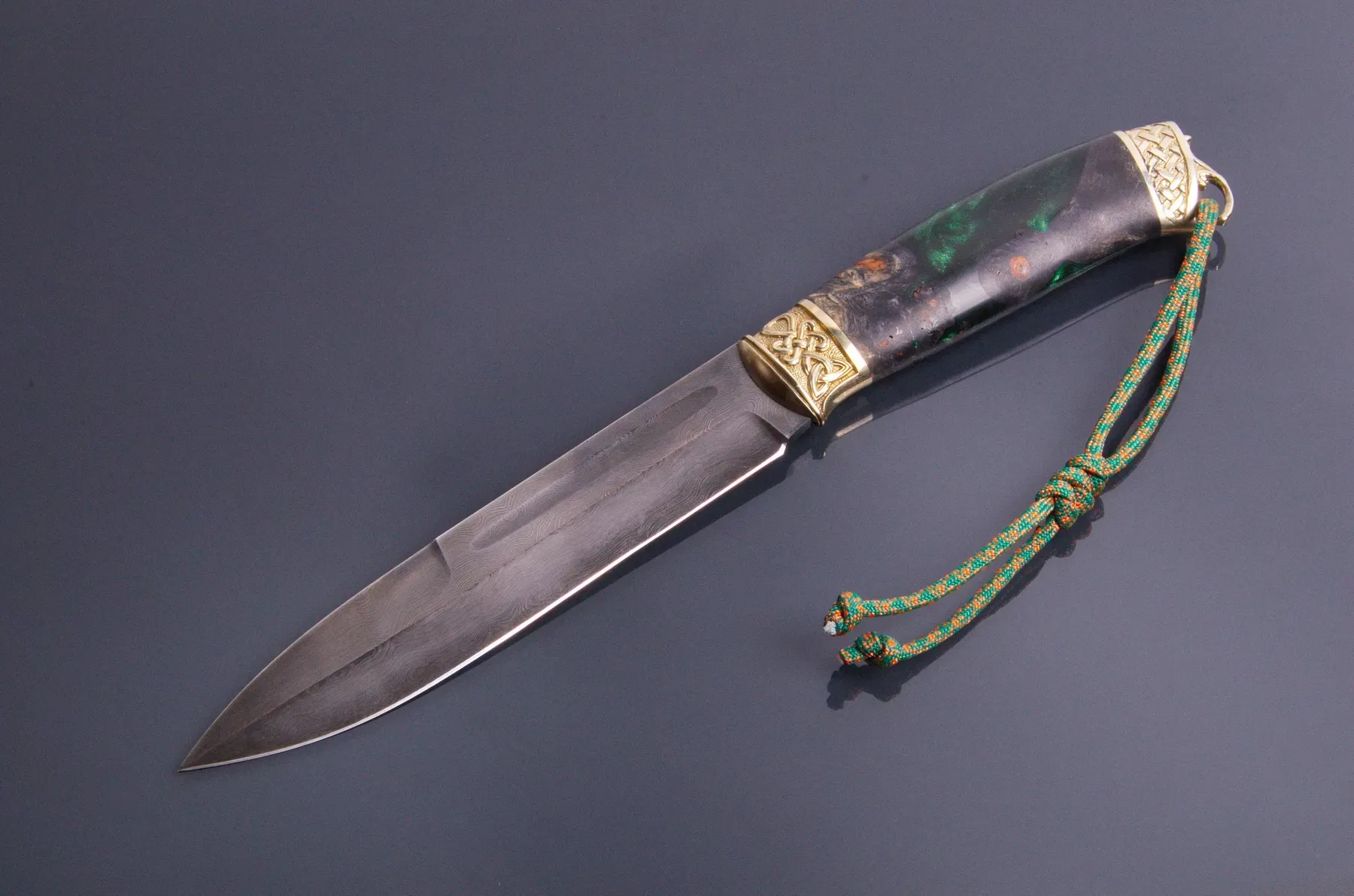 Classic Damascus Steel Knife with Hybrid Handle and Leather Sheath