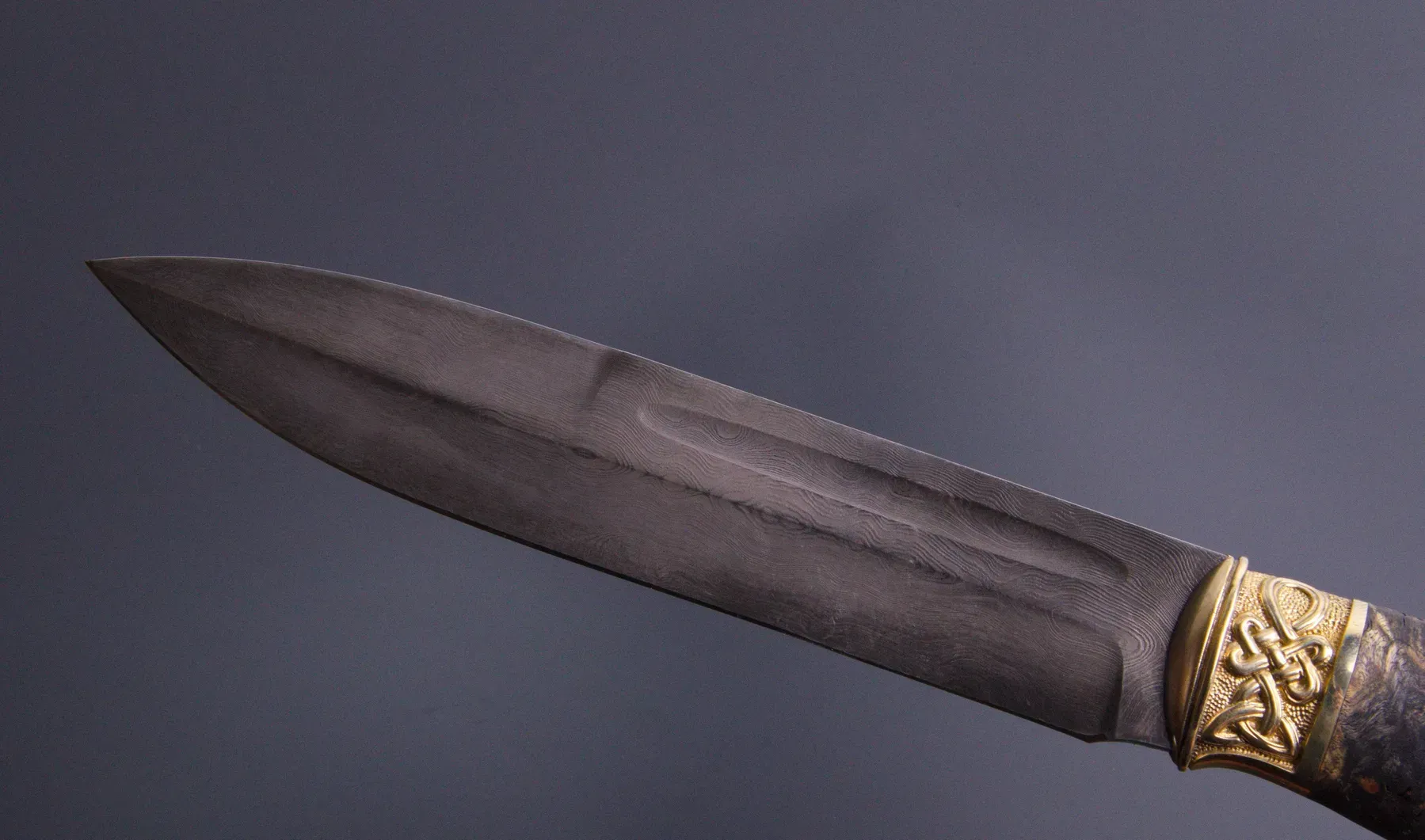 Classic Damascus Steel Knife with Hybrid Handle and Leather Sheath