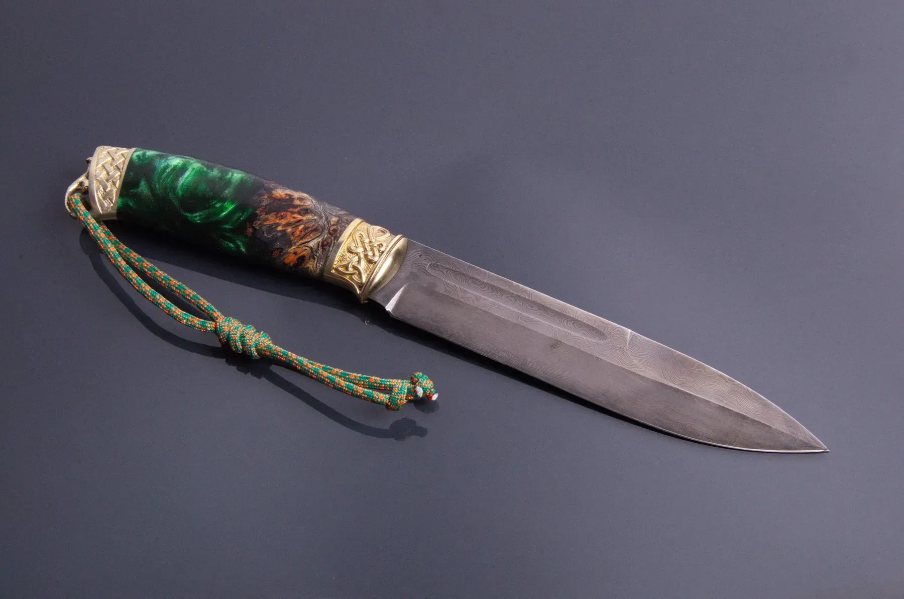 Classic Damascus Steel Knife with Hybrid Handle and Leather Sheath
