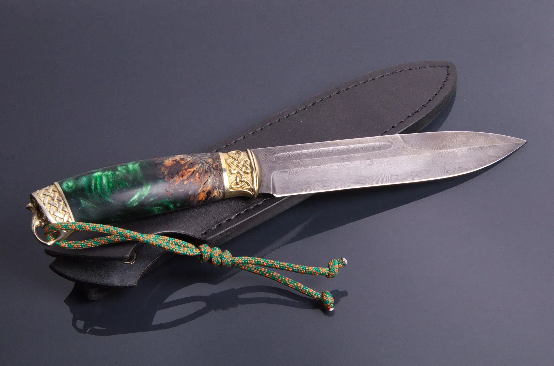 Classic Damascus Steel Knife with Hybrid Handle and Leather Sheath
