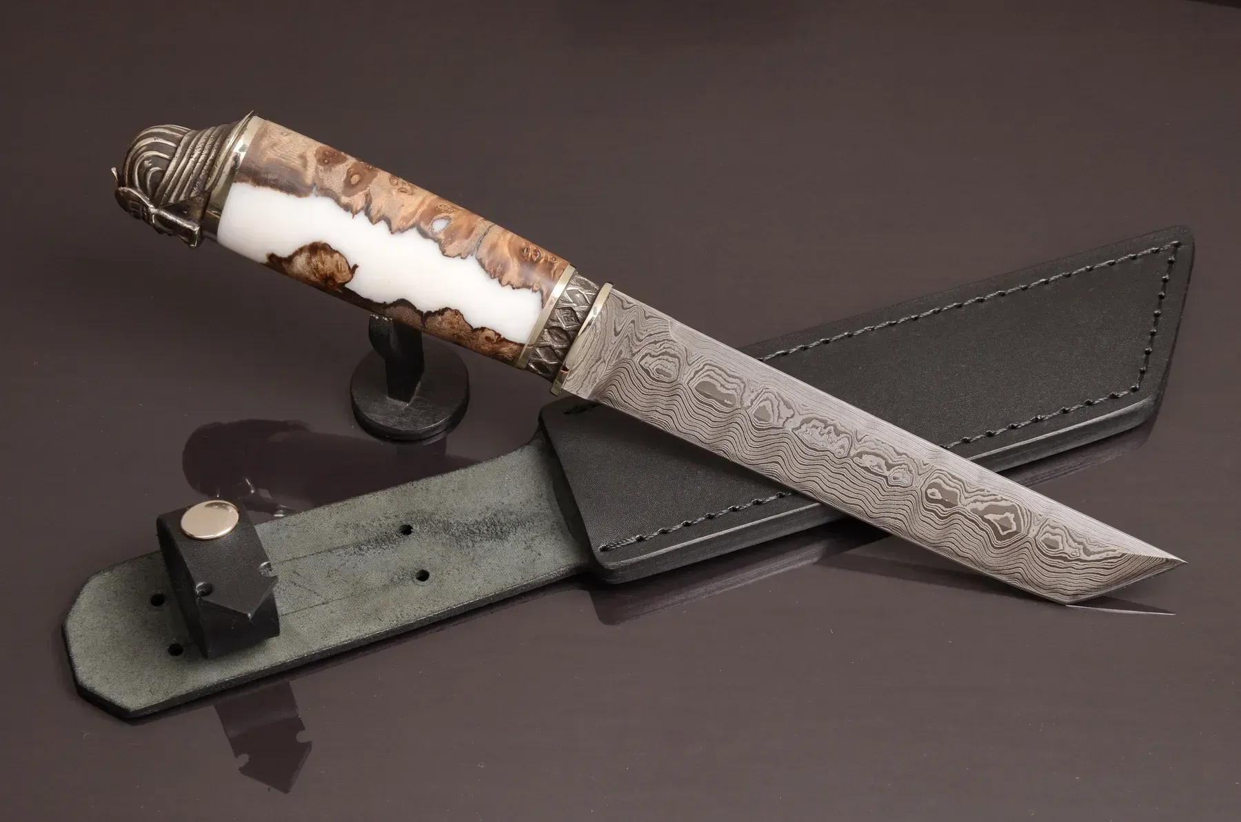 Tanto Samurai – Handcrafted Damascus Steel Knife with Hybrid Handle