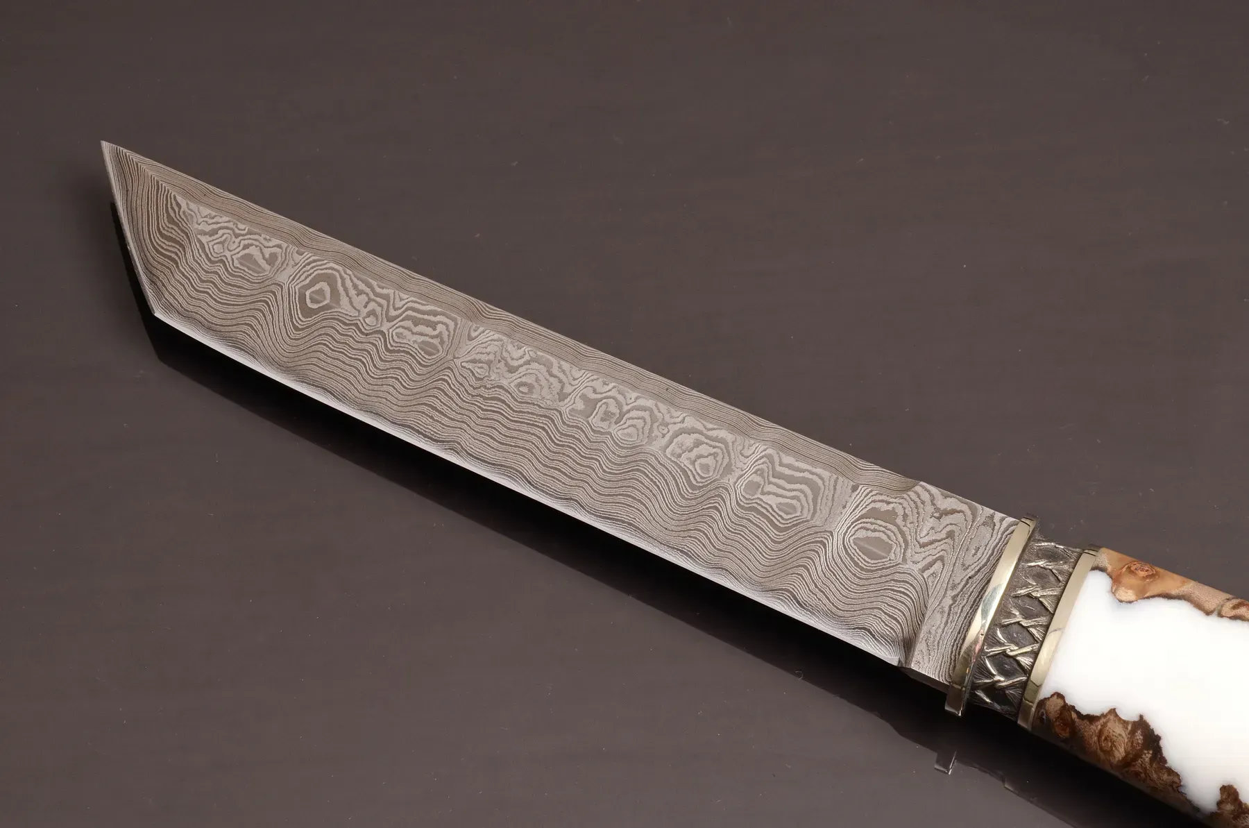 Tanto Samurai – Handcrafted Damascus Steel Knife with Hybrid Handle