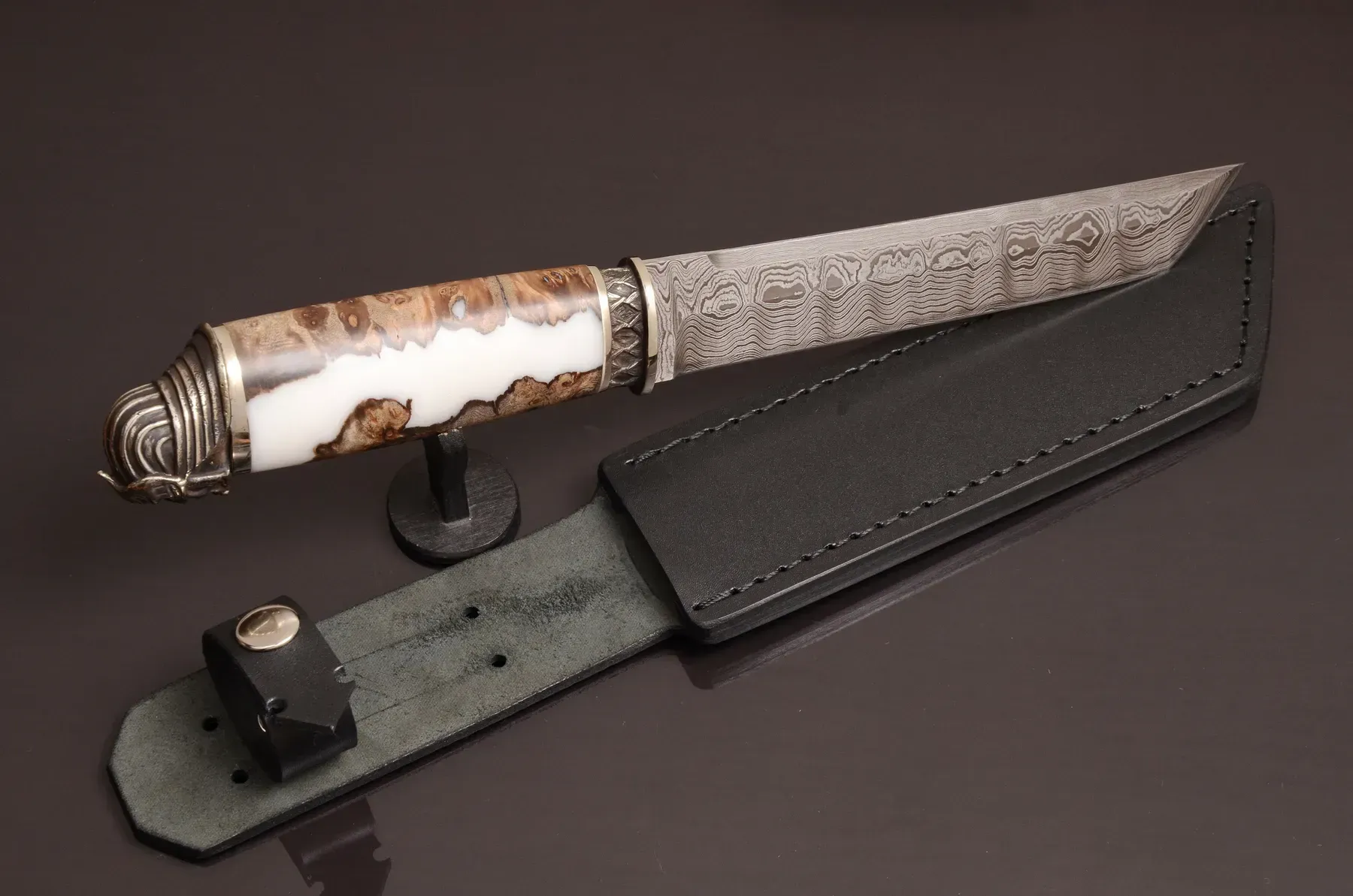 Tanto Samurai – Handcrafted Damascus Steel Knife with Hybrid Handle