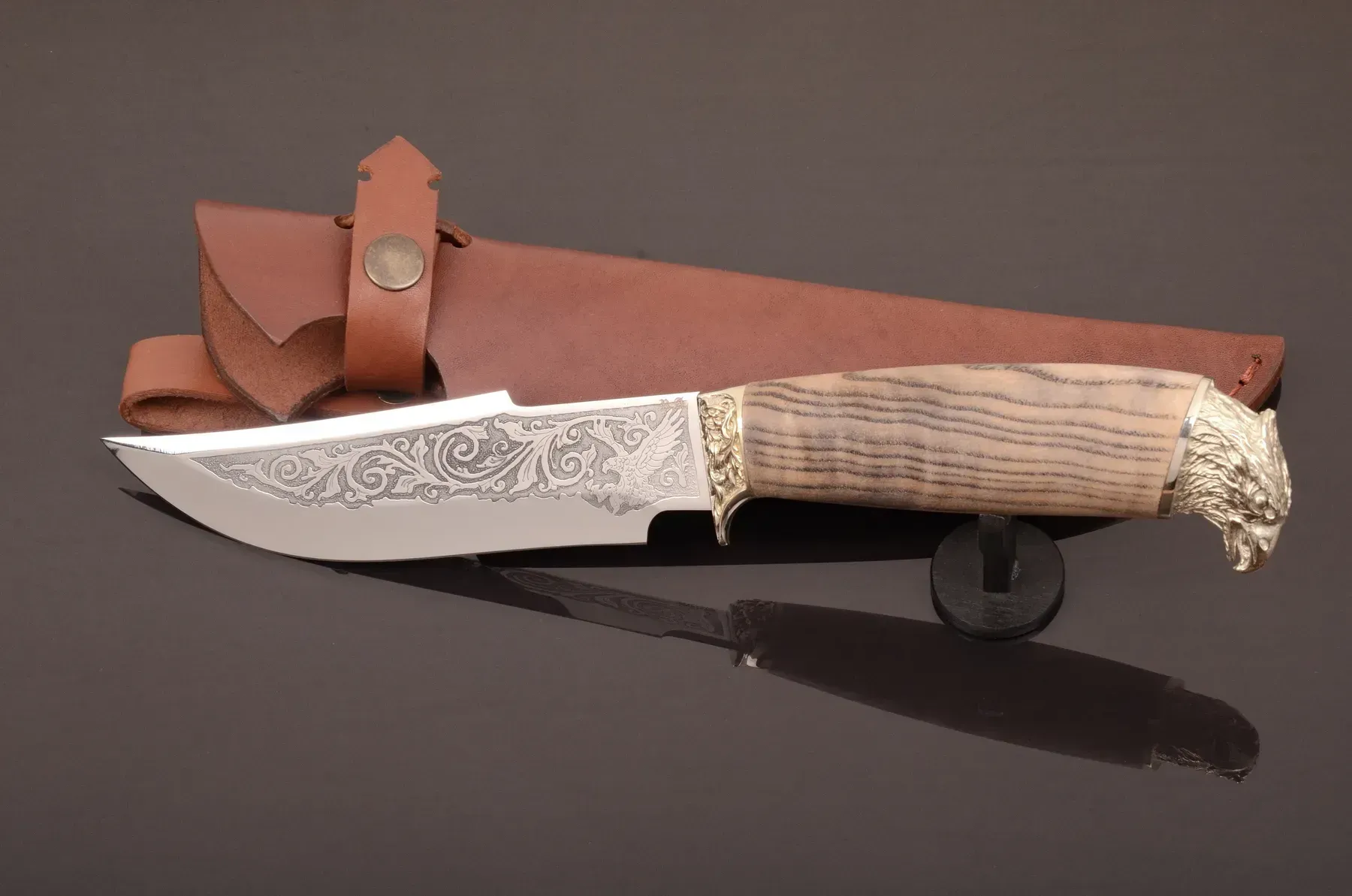 Eagle Collectible Knife with Maple Burl Handle and Leather Sheath