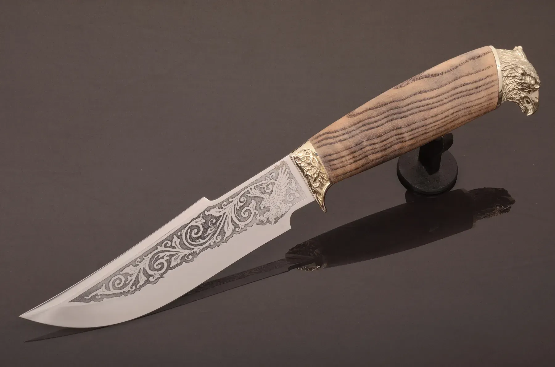 Eagle Collectible Knife with Maple Burl Handle and Leather Sheath
