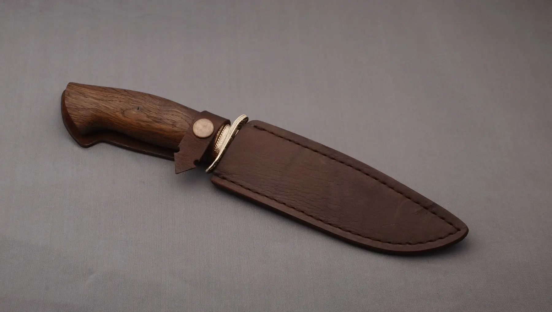Premium bowie knives for hunting