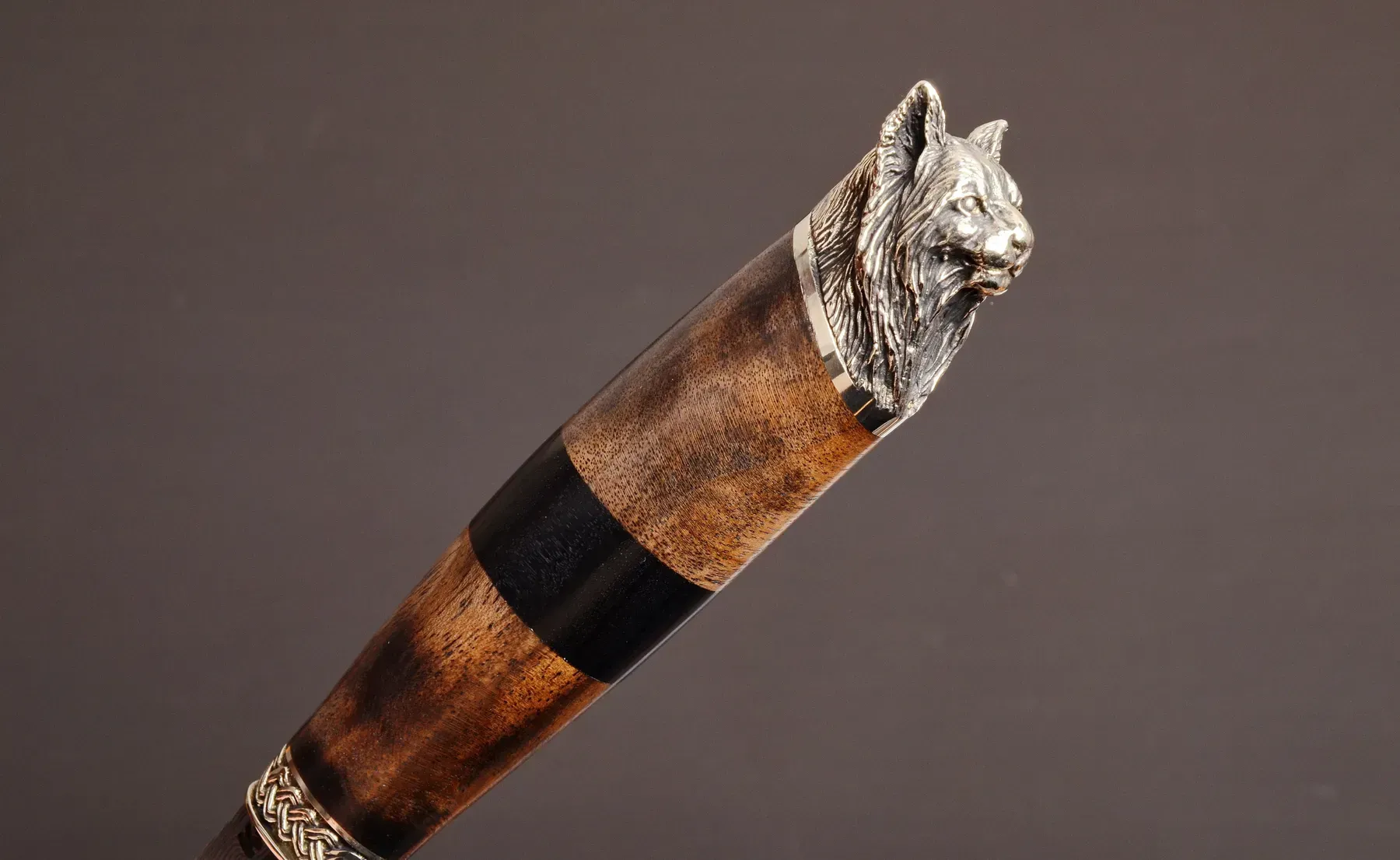Luxury Damascus Steel Hunting Knife – Handmade Collectible