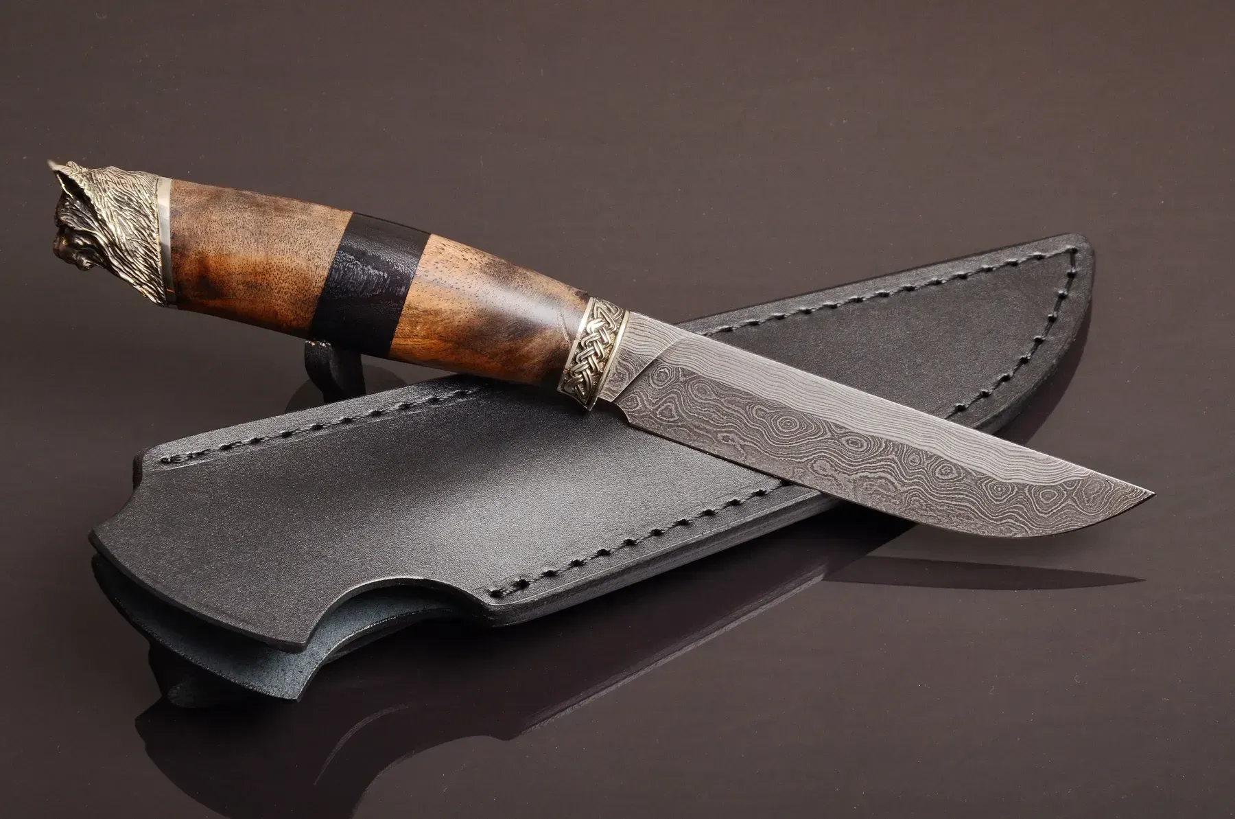 Luxury Damascus Steel Hunting Knife – Handmade Collectible