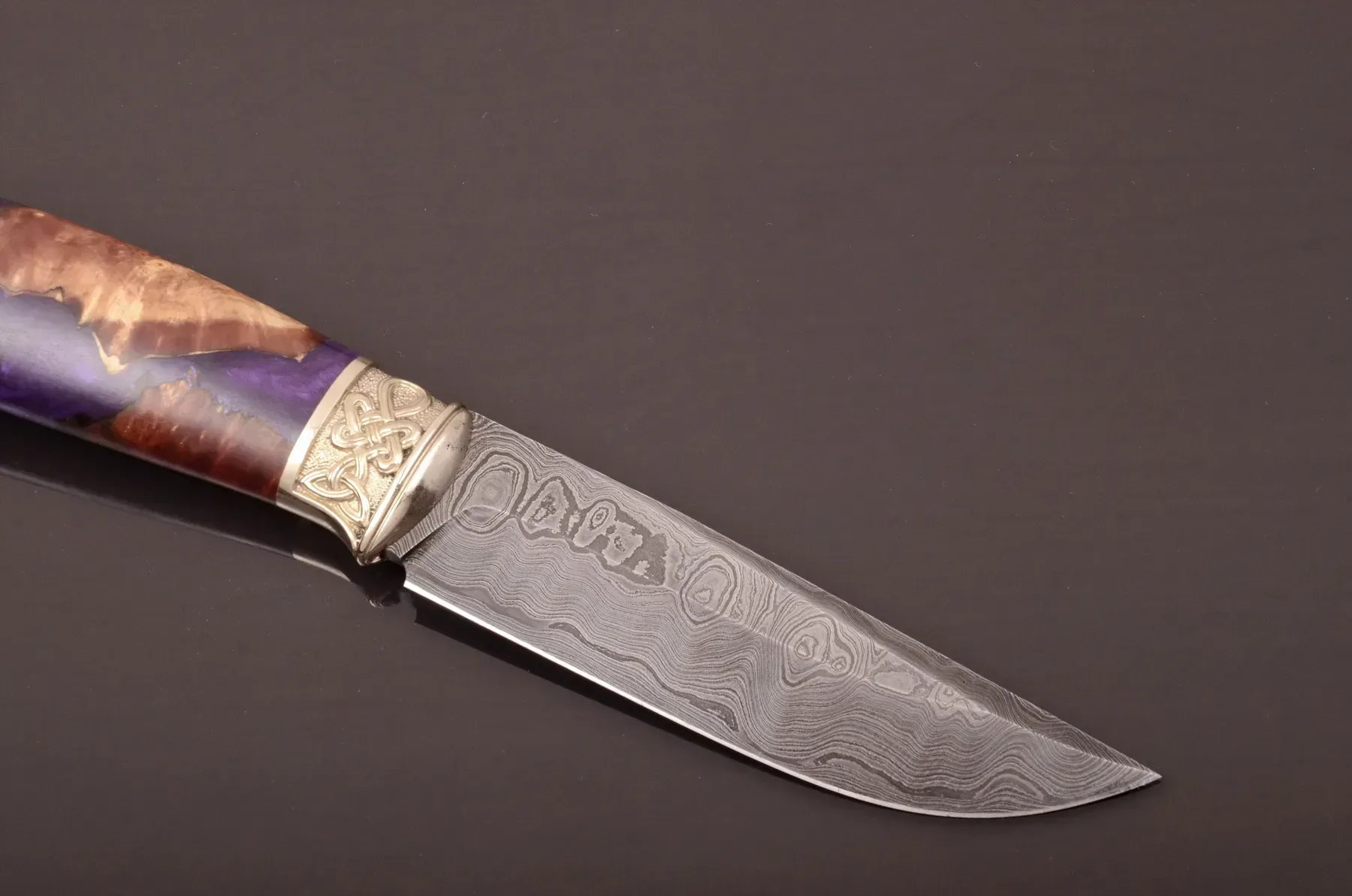 Handmade Damascus Steel Knife with Artistic Casting and Hybrid Handle
