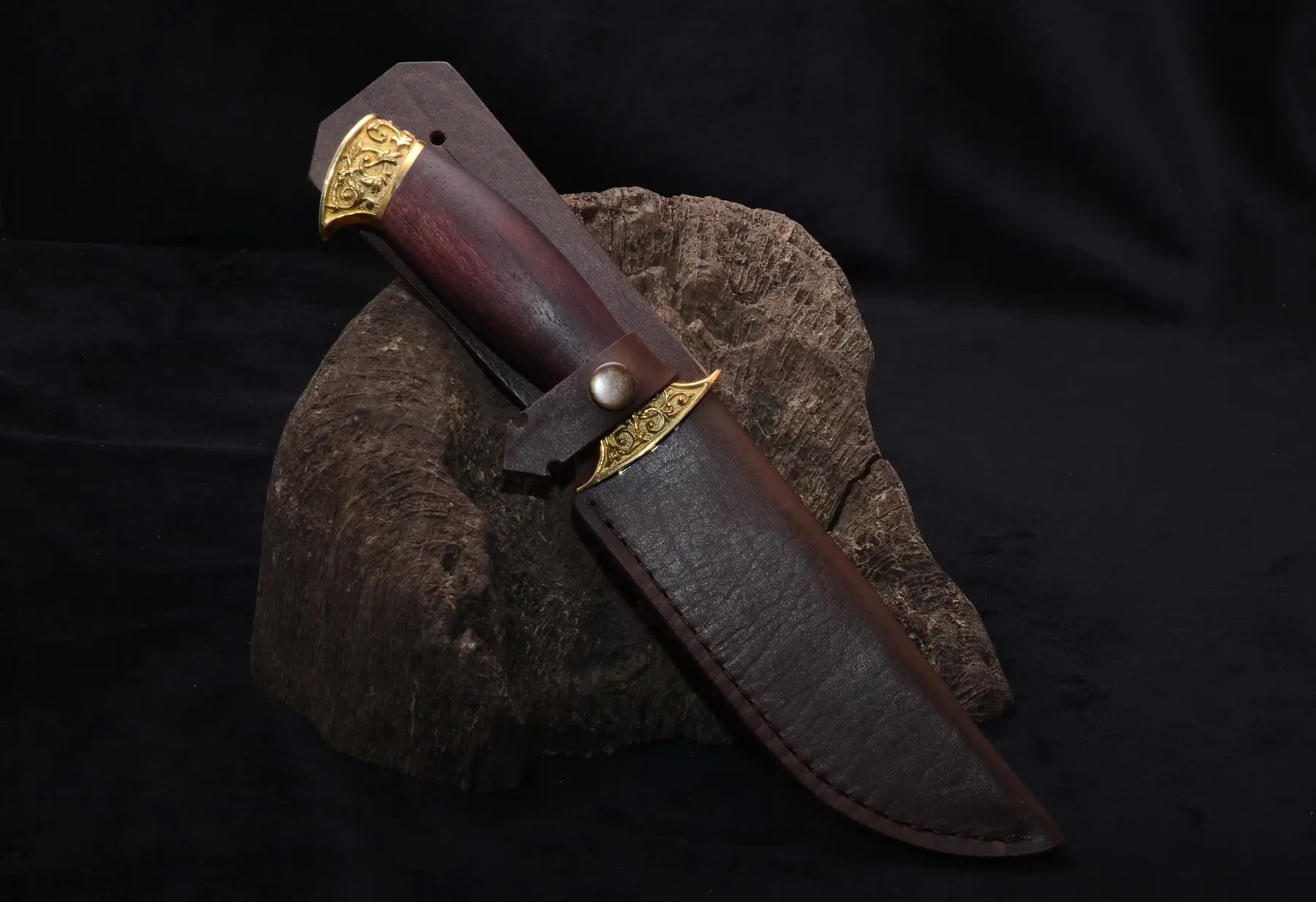 Hand-forged hunting knives